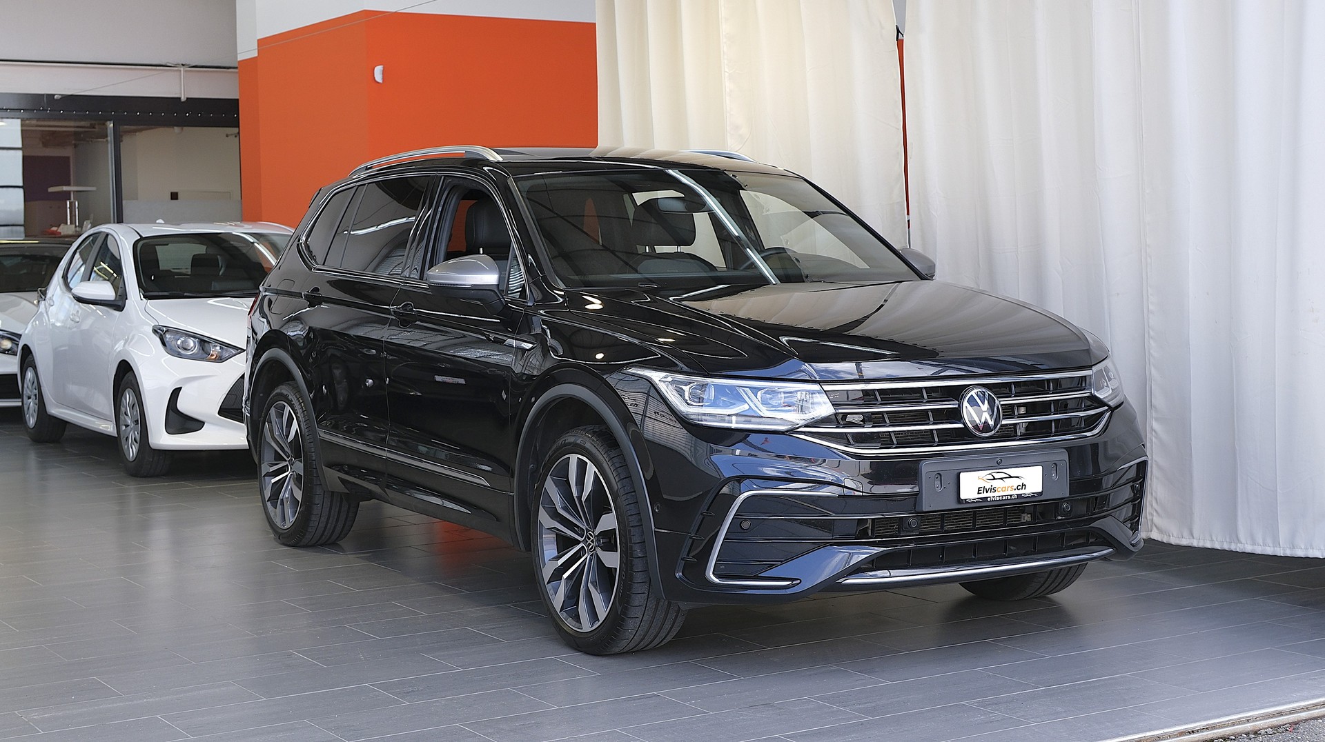 VW Tiguan Allspace 2.0TSI R-Line 4Motion DSG-showroom-element-1