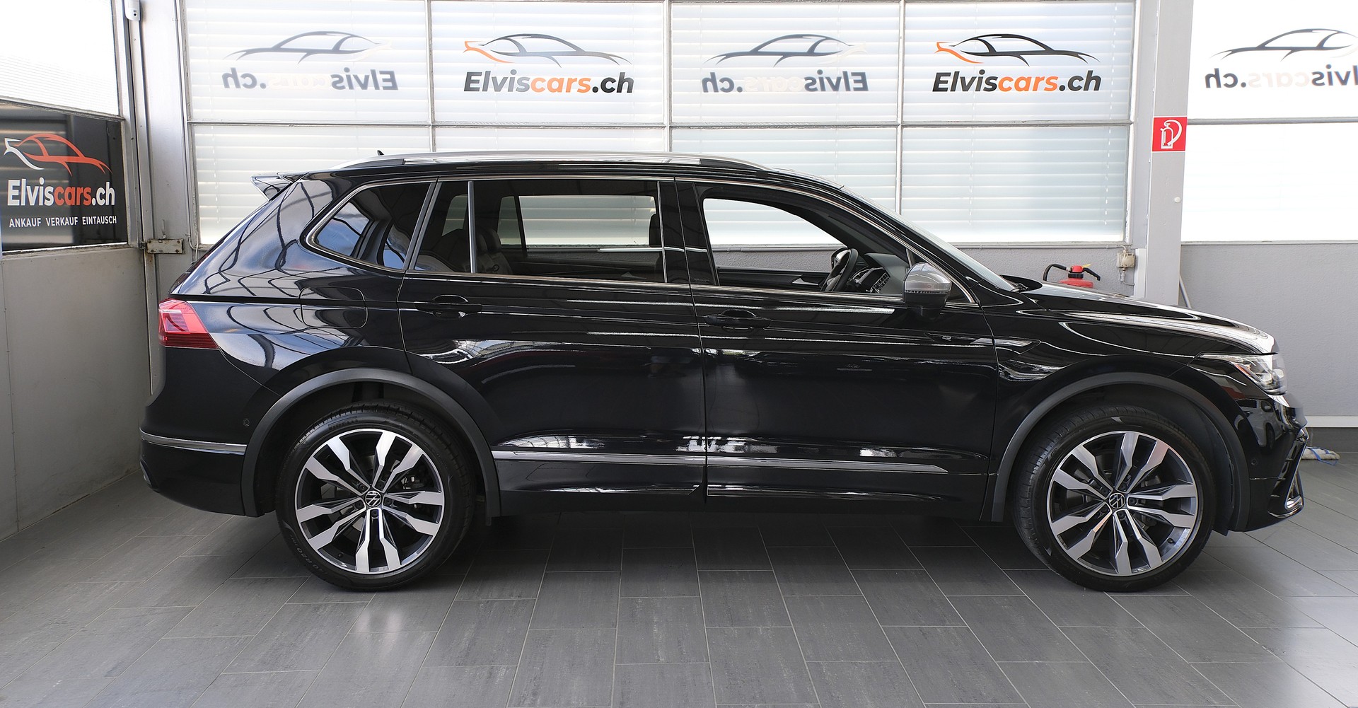 VW Tiguan Allspace 2.0TSI R-Line 4Motion DSG-image-29