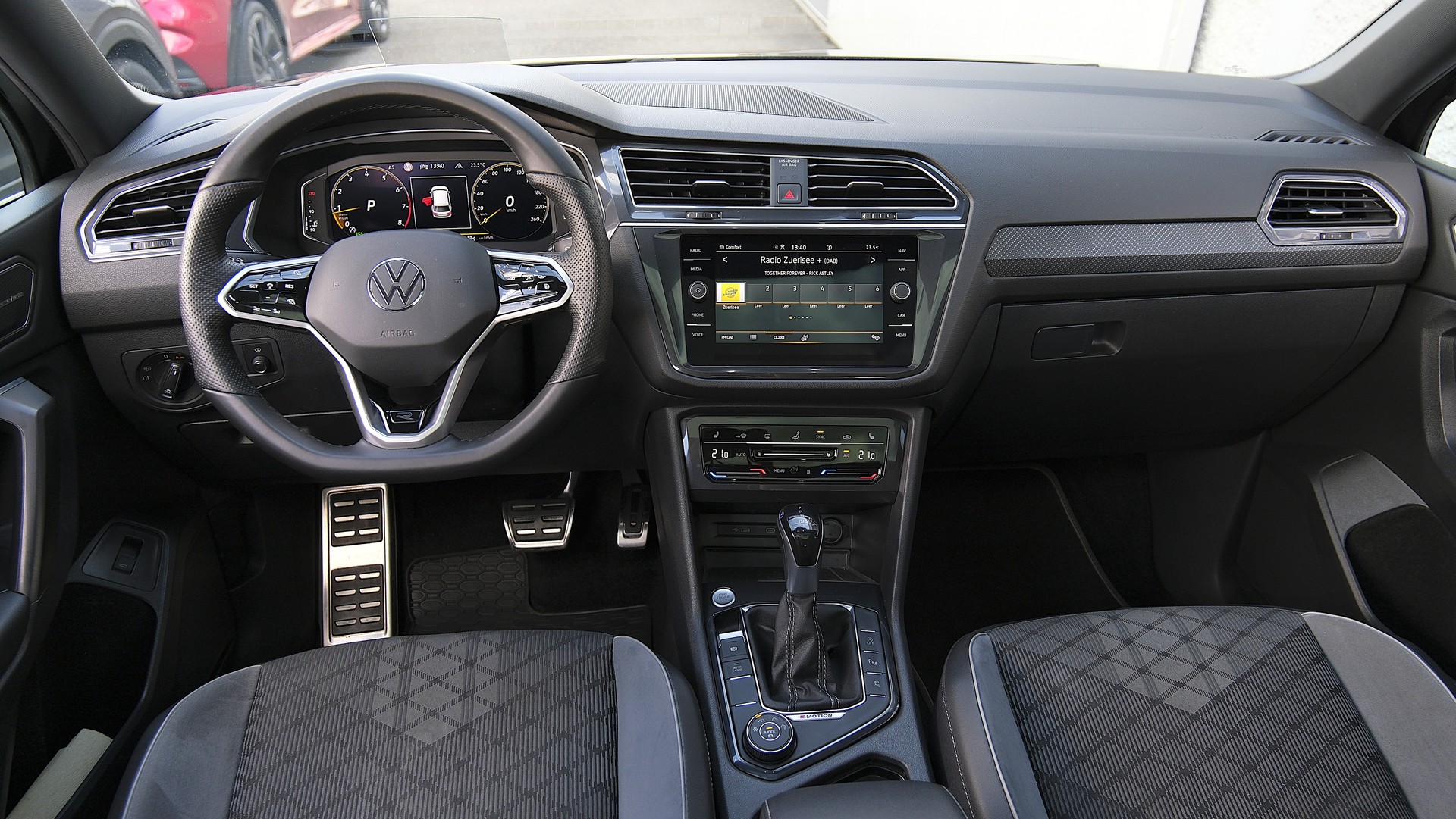 VW Tiguan Allspace 2.0TSI R-Line 4Motion DSG-image-6