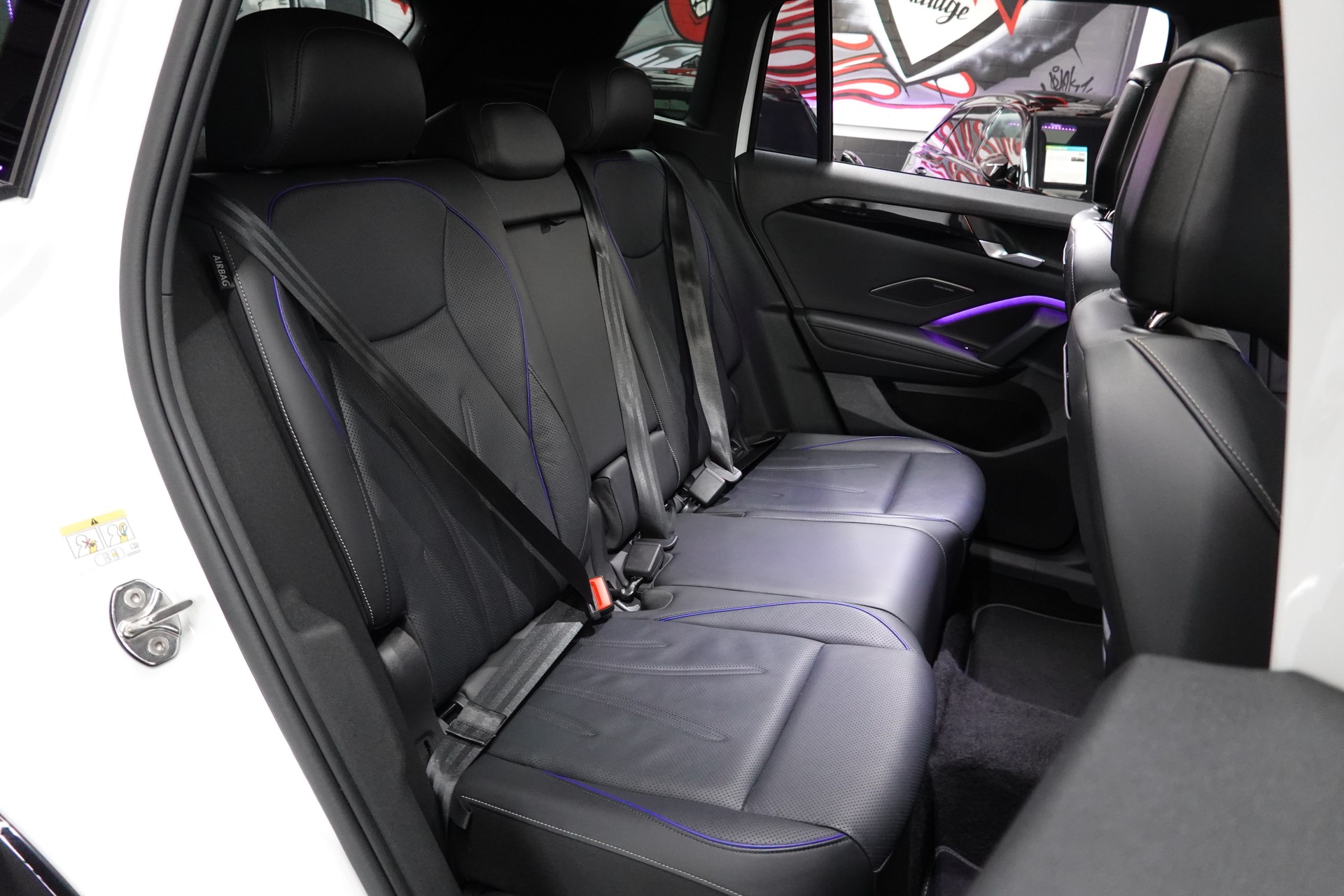 VW TIGUAN 2.0 TSI DSG R-LINE 4MOTION STANDHEIZUNG AHL 2,3t PERL FULL ON TOP-image-50