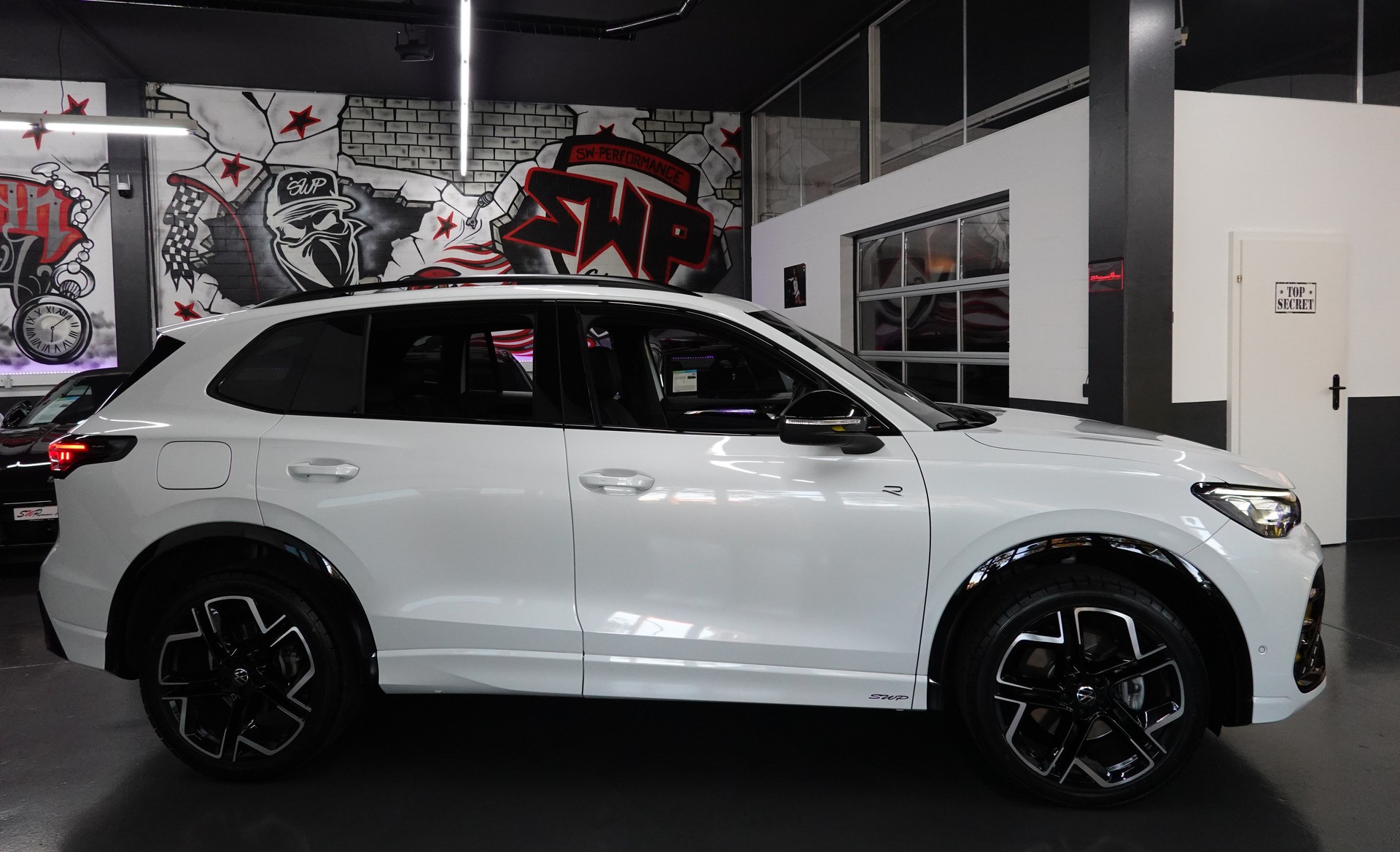 VW TIGUAN 2.0 TSI DSG R-LINE 4MOTION STANDHEIZUNG AHL 2,3t PERL FULL ON TOP-image-59