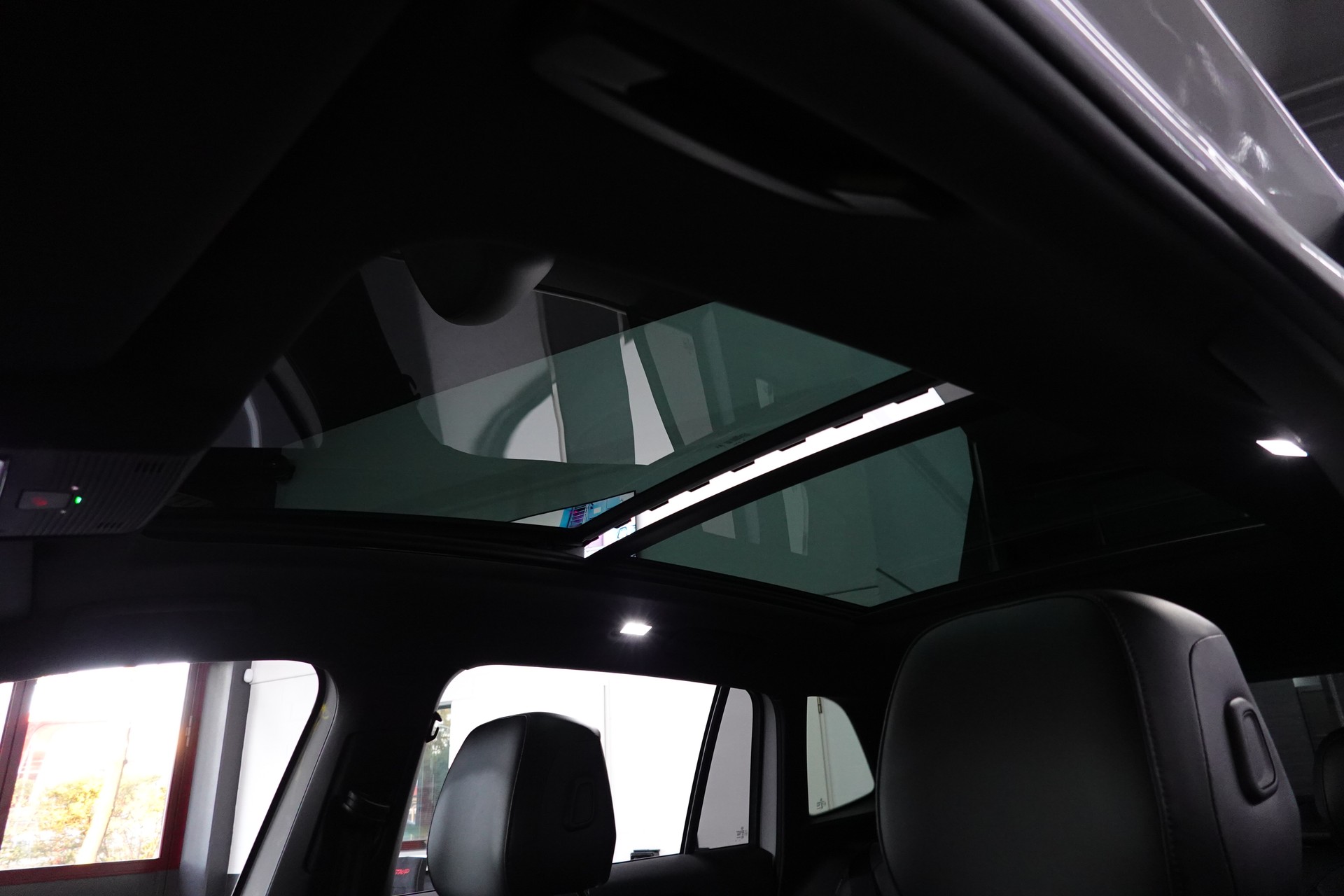 VW TIGUAN 2.0 TSI DSG R-LINE 4MOTION STANDHEIZUNG AHL 2,3t PERL FULL ON TOP-image-44