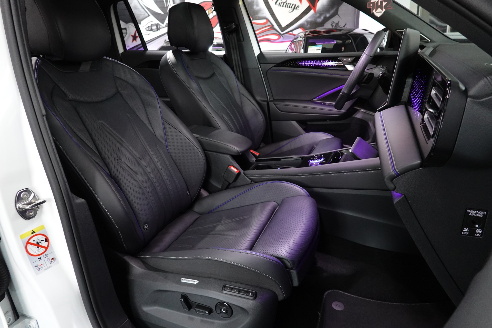 VW TIGUAN 2.0 TSI DSG R-LINE 4MOTION STANDHEIZUNG AHL 2,3t PERL FULL ON TOP-image-53