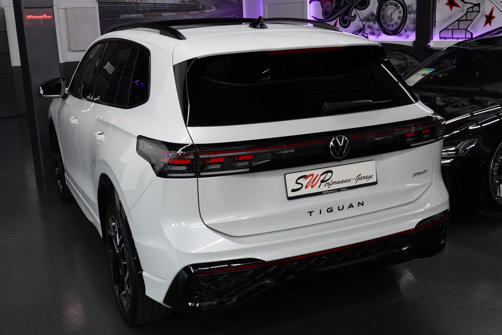 VW TIGUAN 2.0 TSI DSG R-LINE 4MOTION STANDHEIZUNG AHL 2,3t PERL FULL ON TOP-image-13