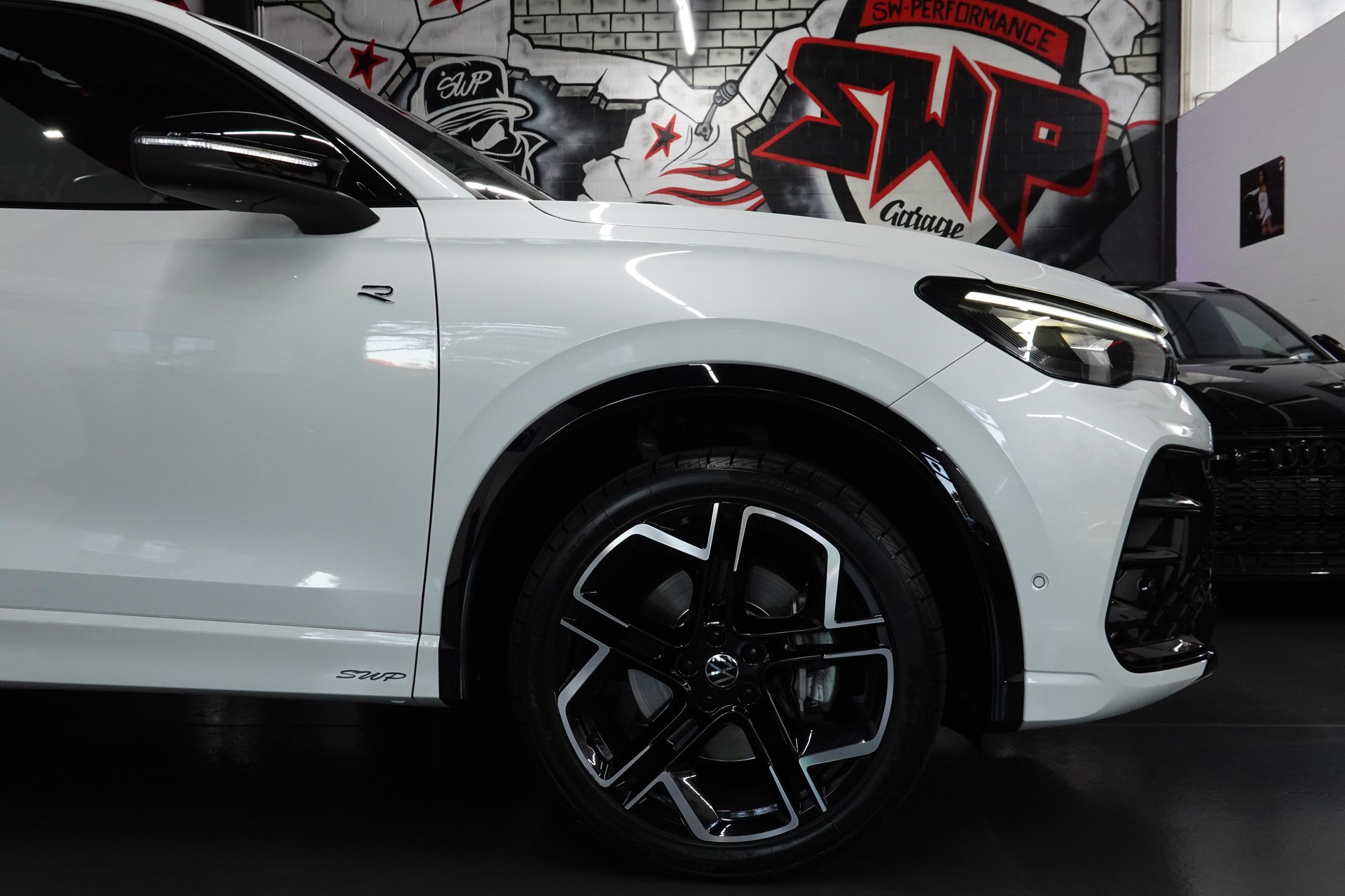VW TIGUAN 2.0 TSI DSG R-LINE 4MOTION STANDHEIZUNG AHL 2,3t PERL FULL ON TOP-image-22