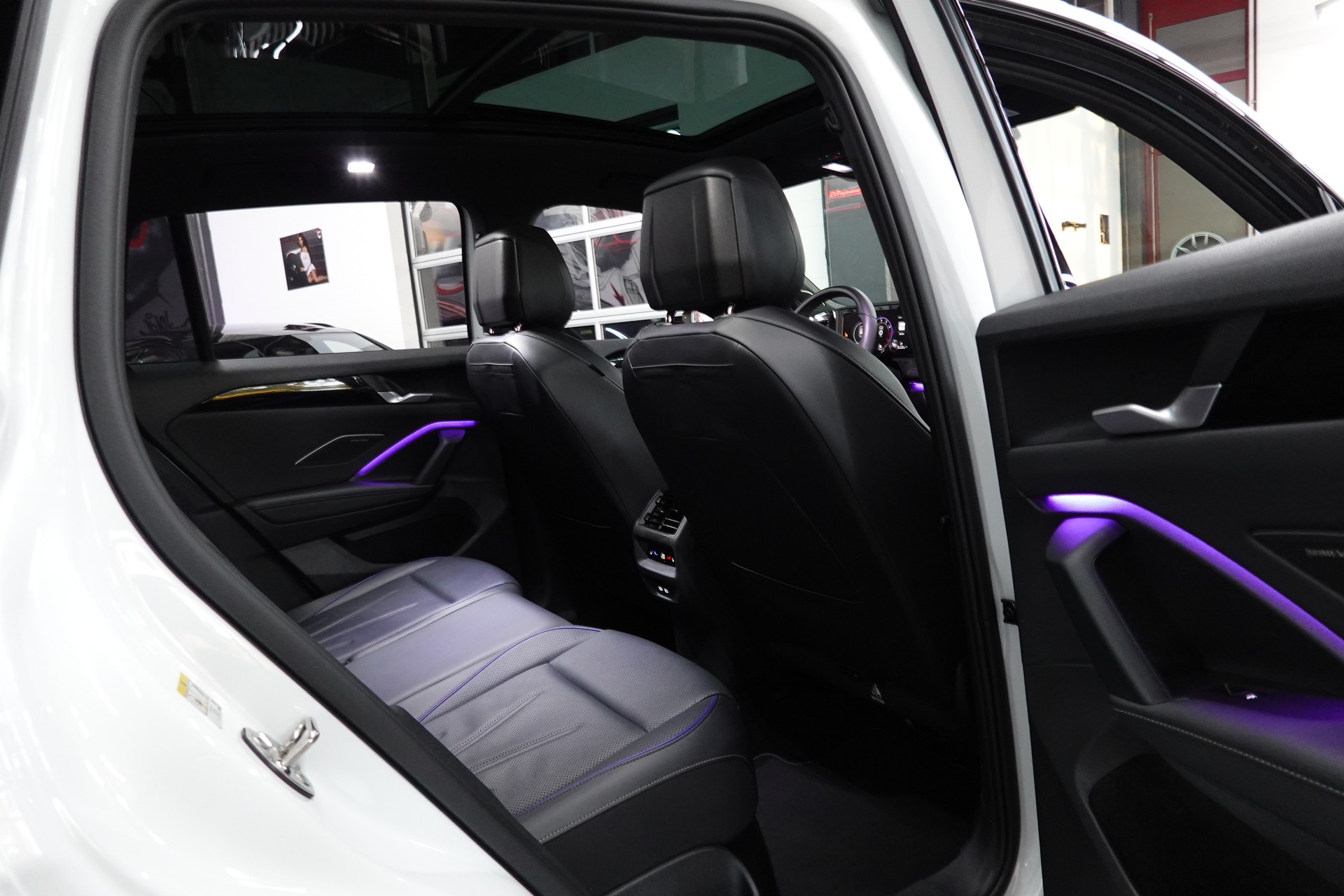 VW TIGUAN 2.0 TSI DSG R-LINE 4MOTION STANDHEIZUNG AHL 2,3t PERL FULL ON TOP-image-51