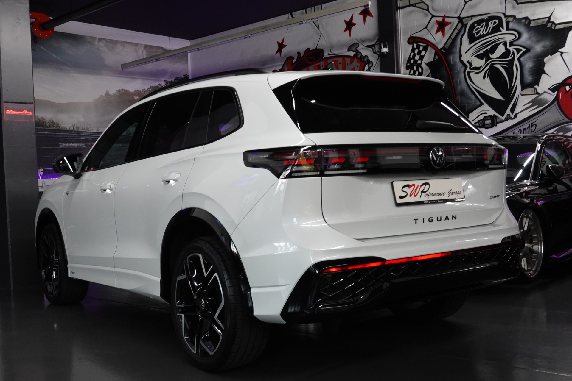 VW TIGUAN 2.0 TSI DSG R-LINE 4MOTION STANDHEIZUNG AHL 2,3t PERL FULL ON TOP-image-12