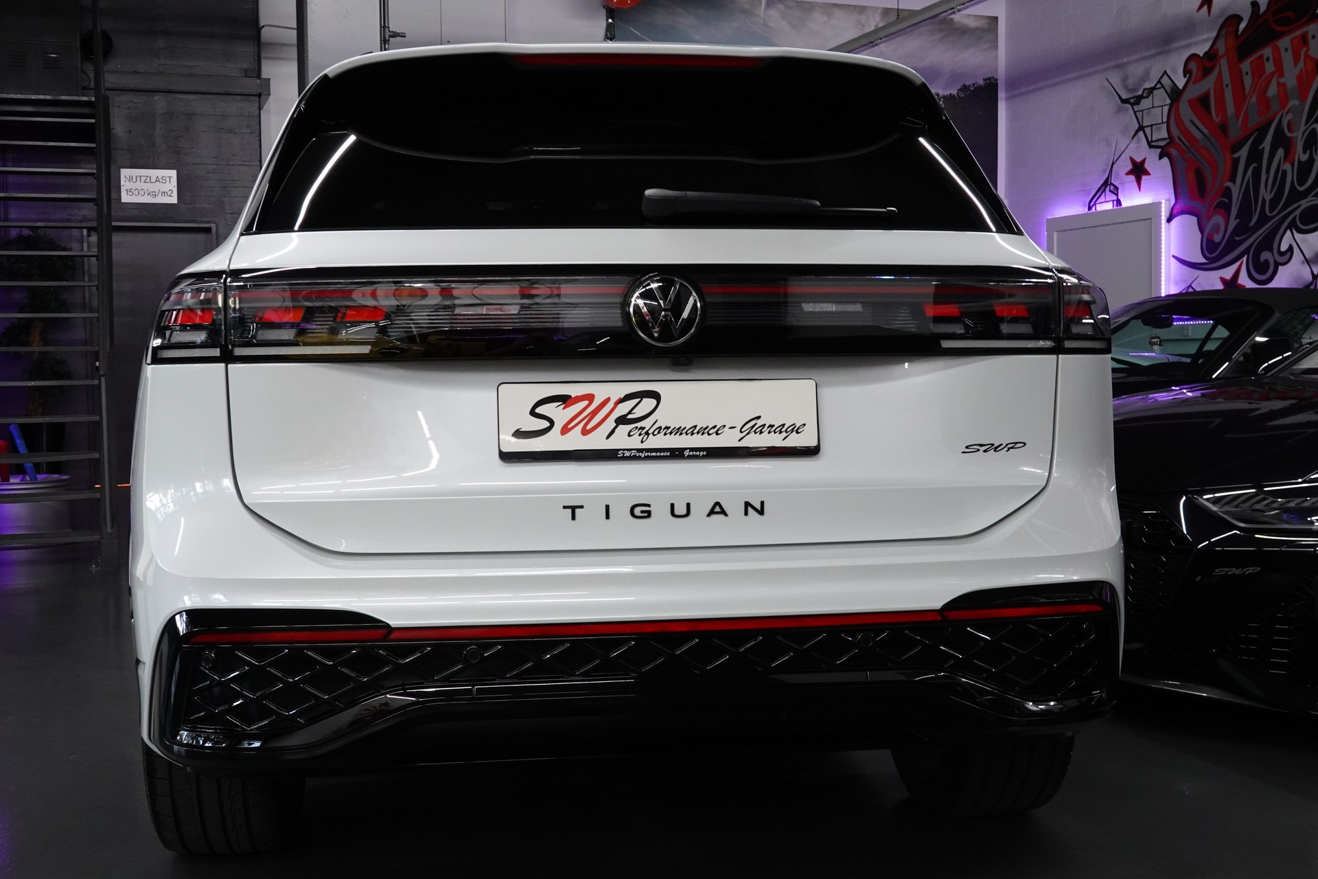 VW TIGUAN 2.0 TSI DSG R-LINE 4MOTION STANDHEIZUNG AHL 2,3t PERL FULL ON TOP-image-15