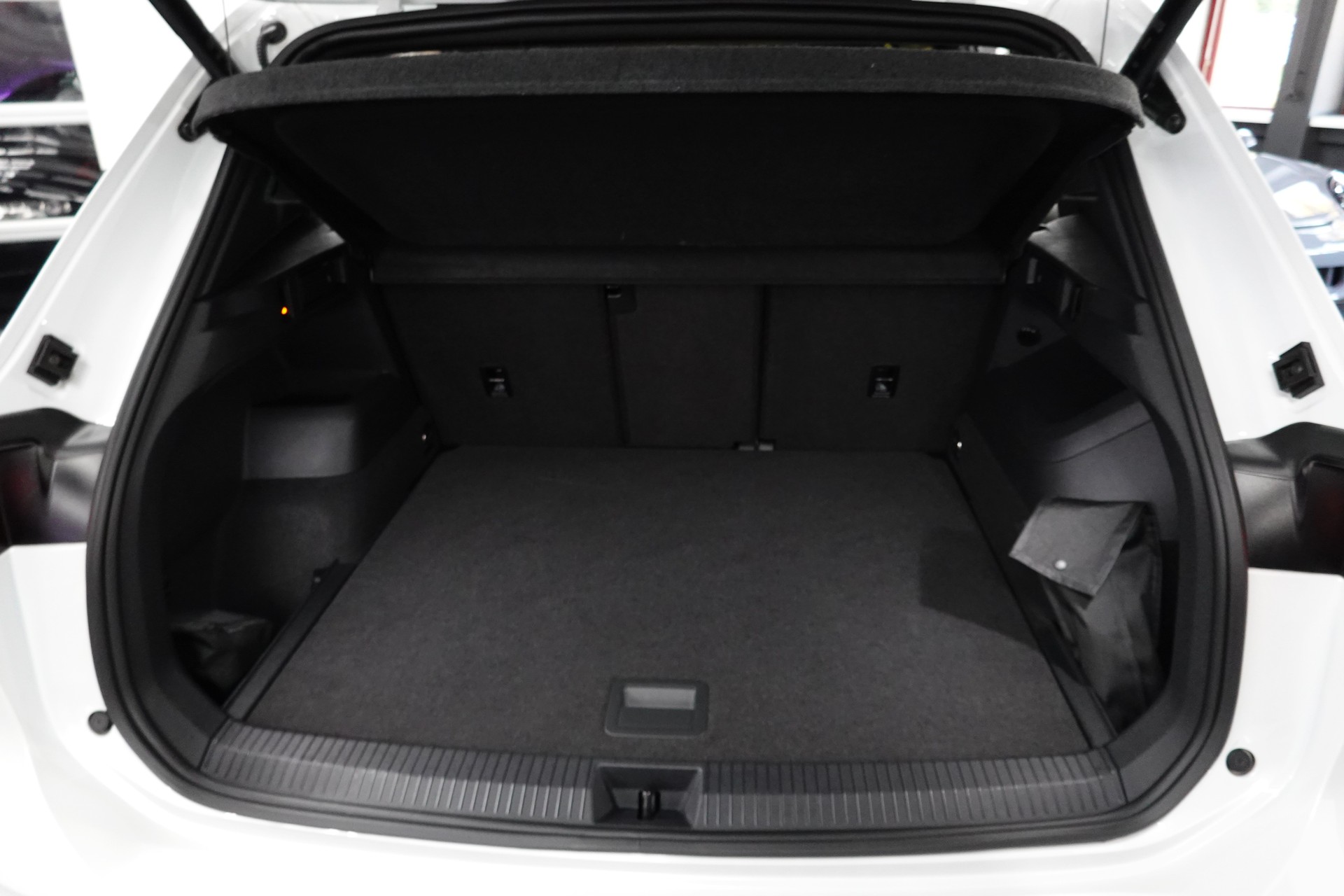 VW TIGUAN 2.0 TSI DSG R-LINE 4MOTION STANDHEIZUNG AHL 2,3t PERL FULL ON TOP-image-47