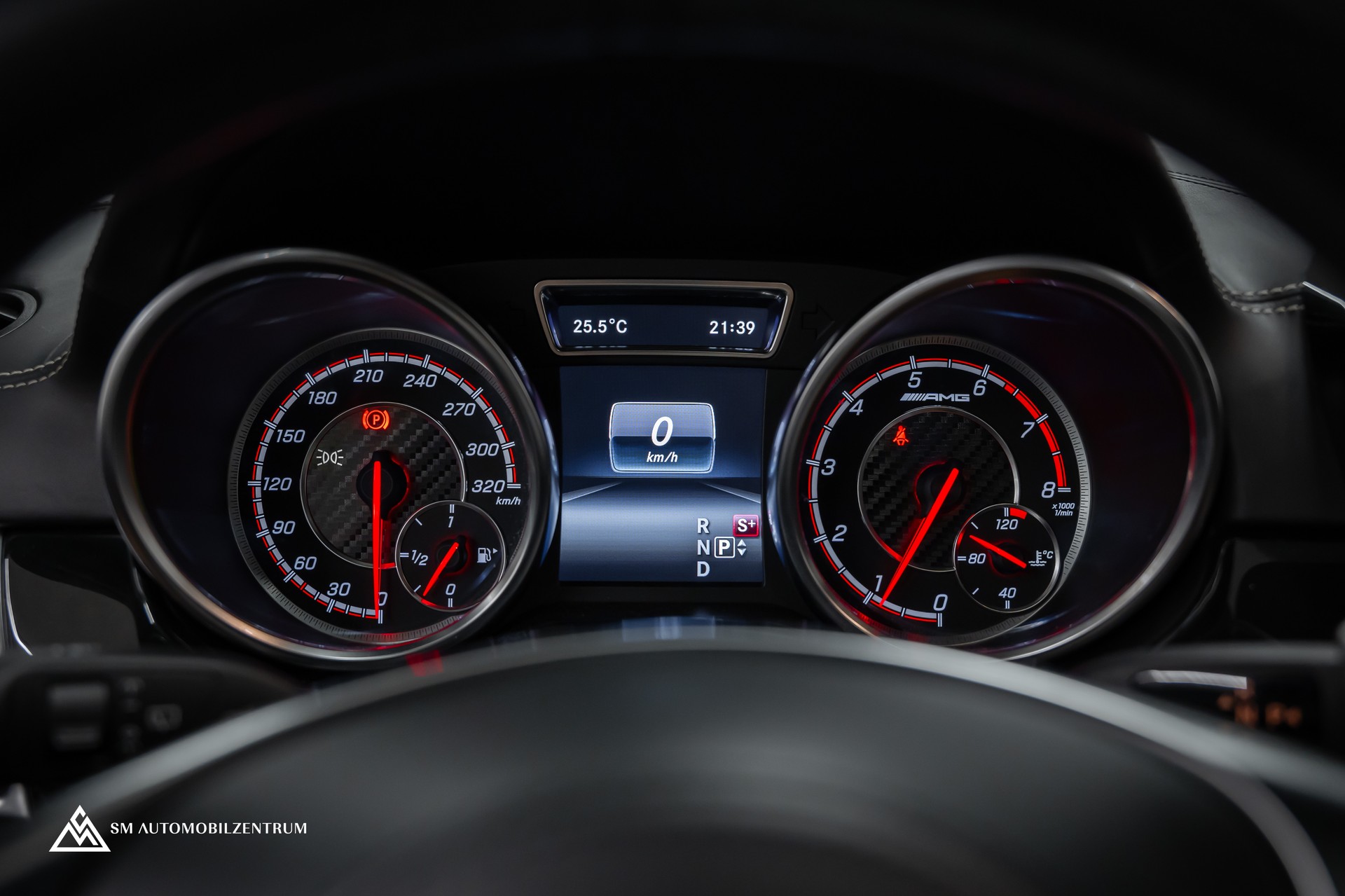 MERCEDES-BENZ GLS 63 V8 AMG / Panoramadach / 360° / Massage / Sitzbelüftung / Night Paket /-image-36