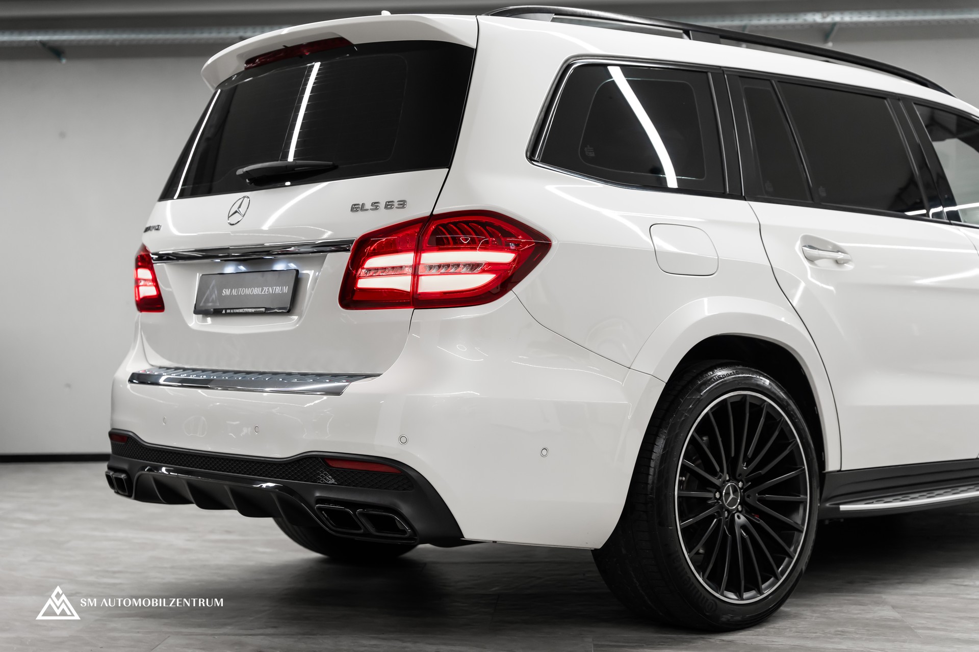 MERCEDES-BENZ GLS 63 V8 AMG / Panoramadach / 360° / Massage / Sitzbelüftung / Night Paket /-image-9