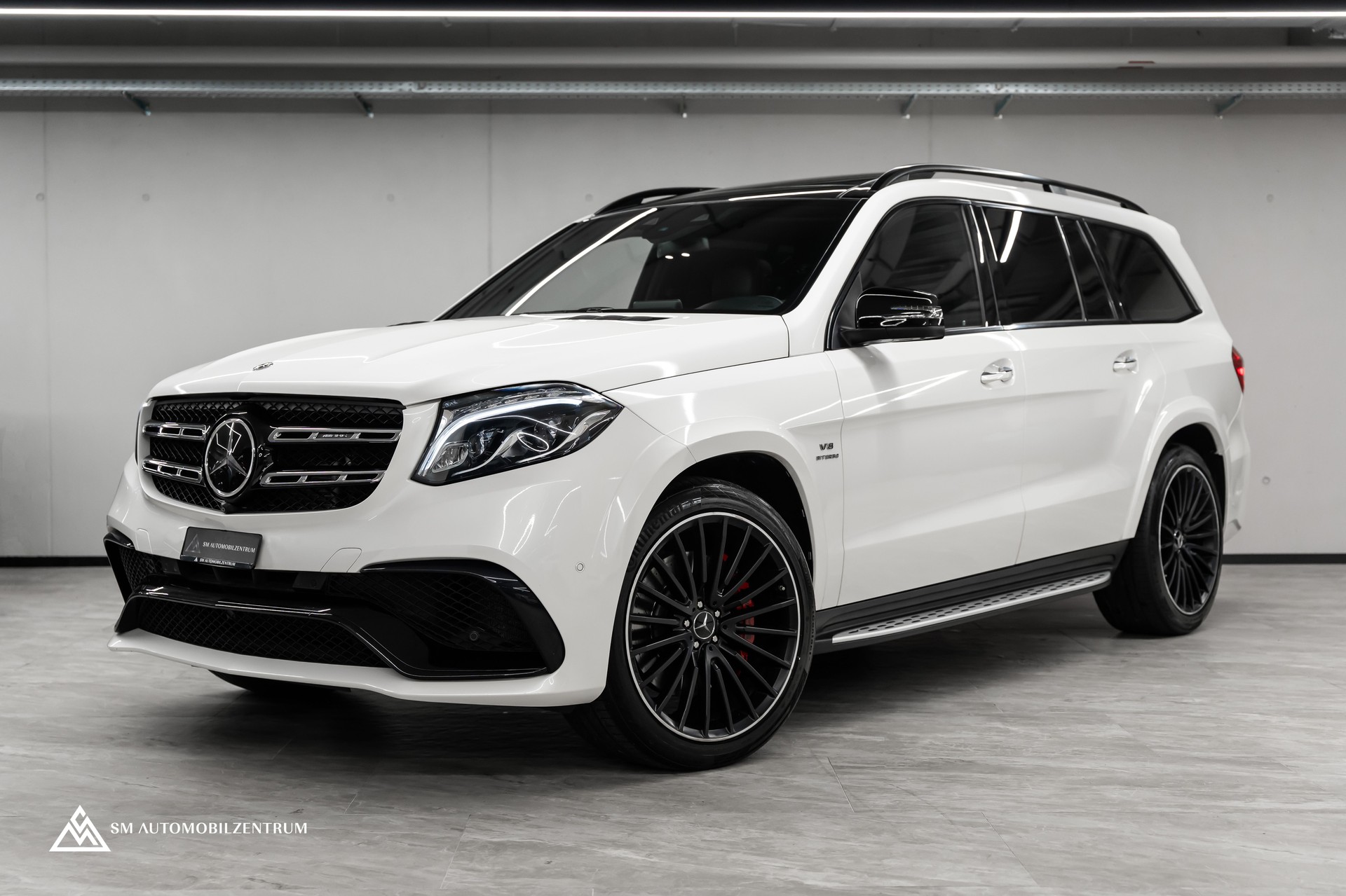 MERCEDES-BENZ GLS 63 V8 AMG / Panoramadach / 360° / Massage / Sitzbelüftung / Night Paket /