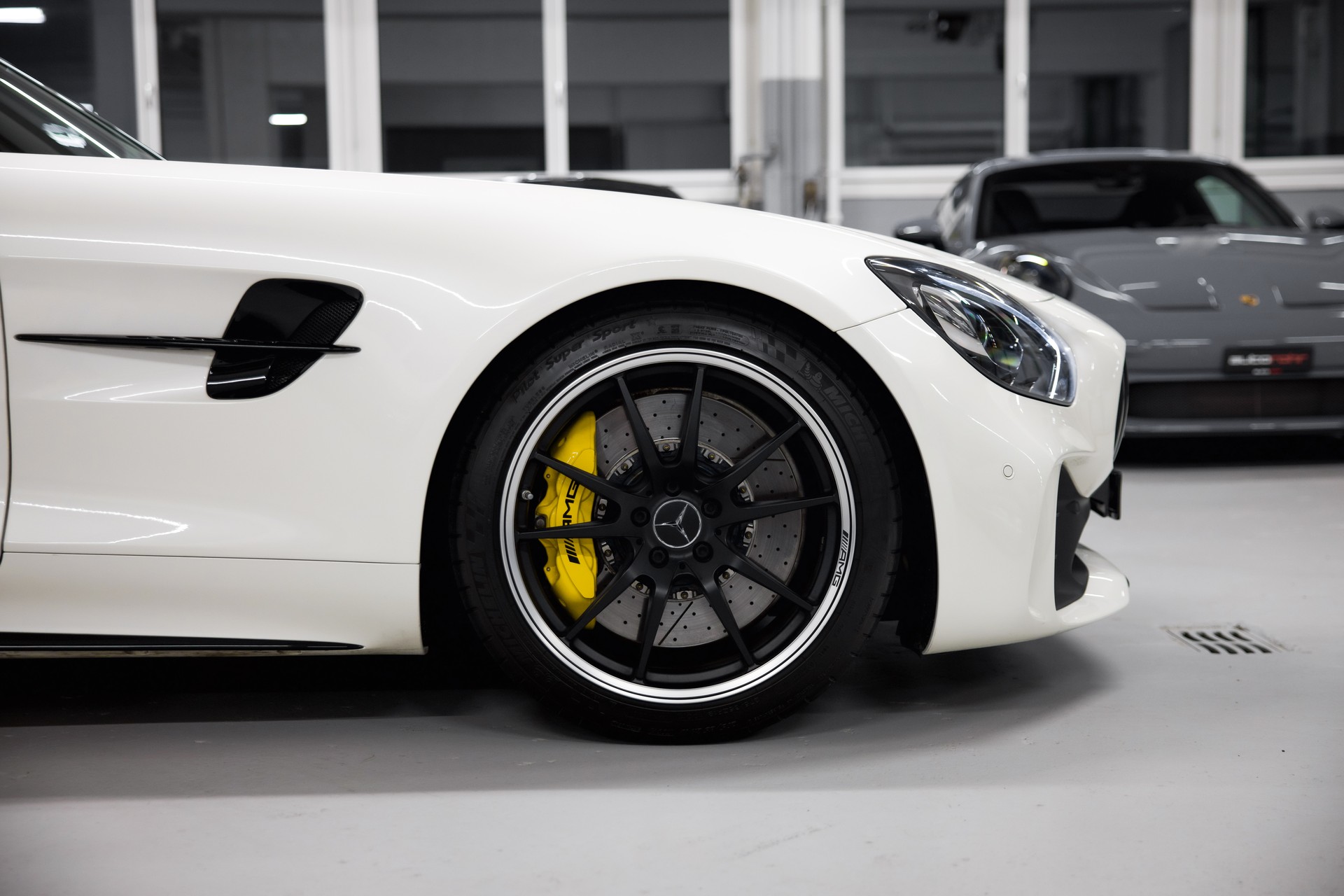 MERCEDES-BENZ AMG GT R Speedshift DCT *CH-Fhz.*-image-10