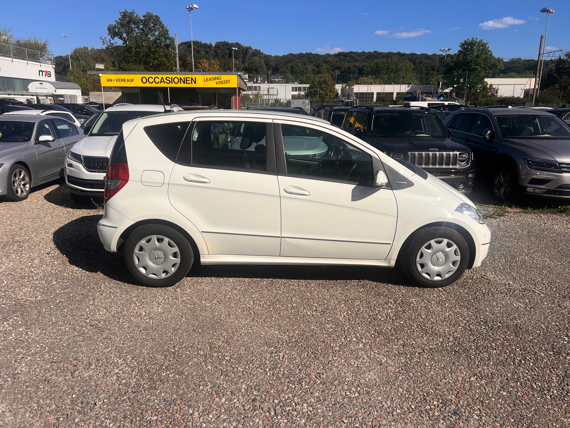 MERCEDES-BENZ A 180 Avantgarde Selection Autotronic-image-6