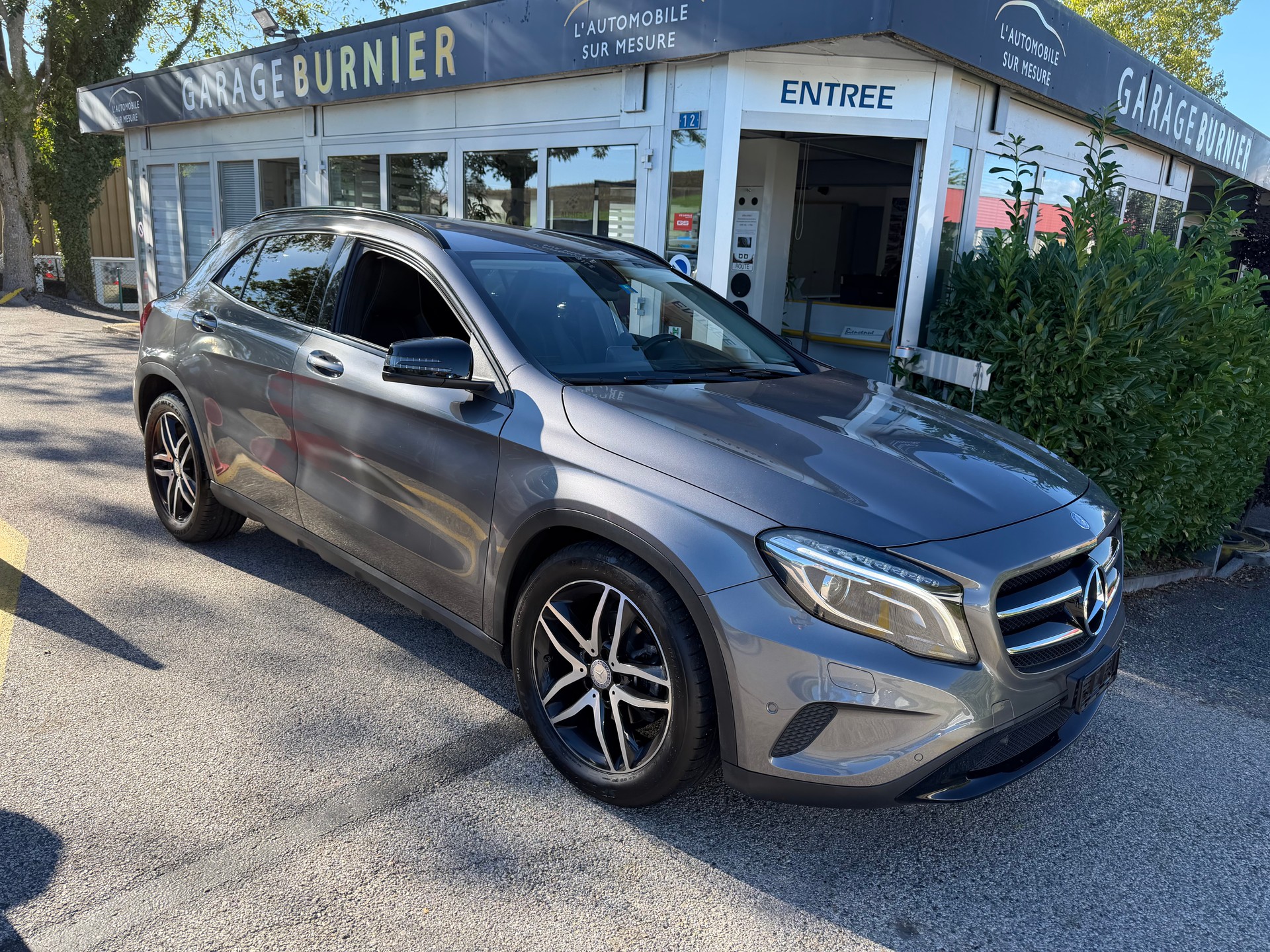 MERCEDES-BENZ GLA 200 Night Star 7G-DCT