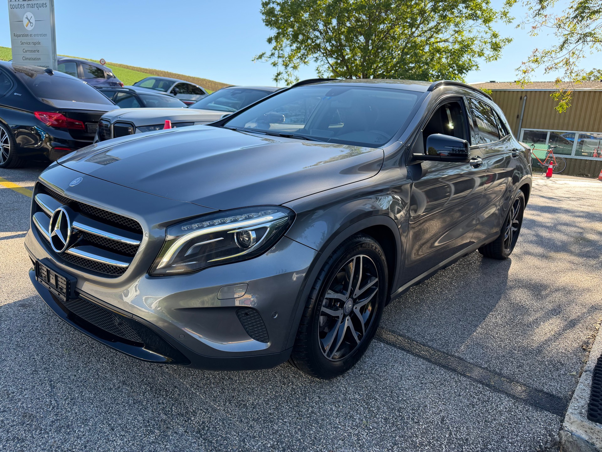 MERCEDES-BENZ GLA 200 Night Star 7G-DCT-showroom-element-1
