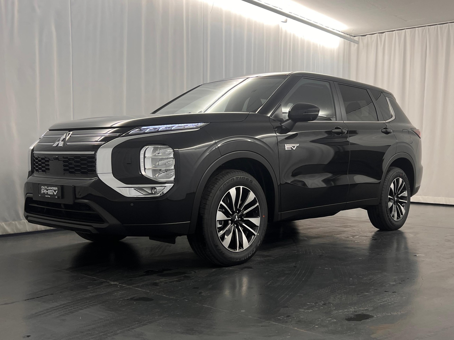MITSUBISHI Outlander 2.4 PHEV Invite 4x4-showroom-element-1