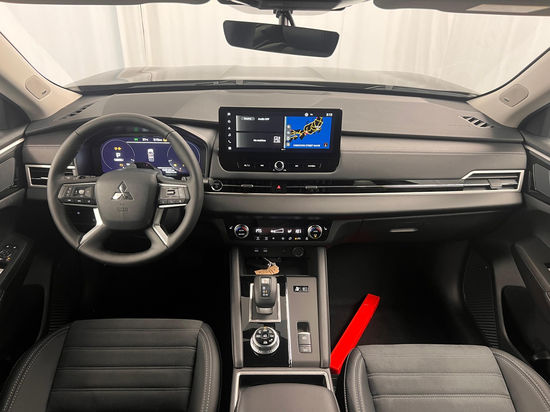 MITSUBISHI Outlander 2.4 PHEV Invite 4x4-image-8