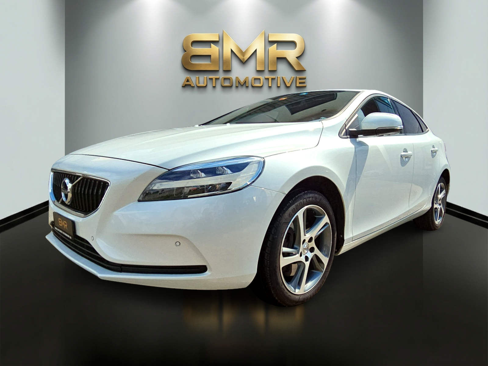 VOLVO V40 D3 Momentum