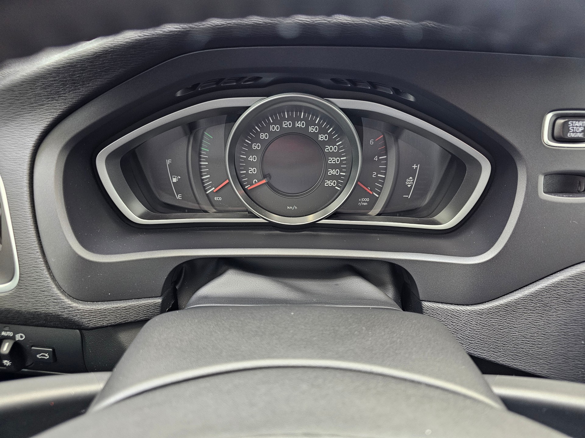 VOLVO V40 D3 Momentum-image-14
