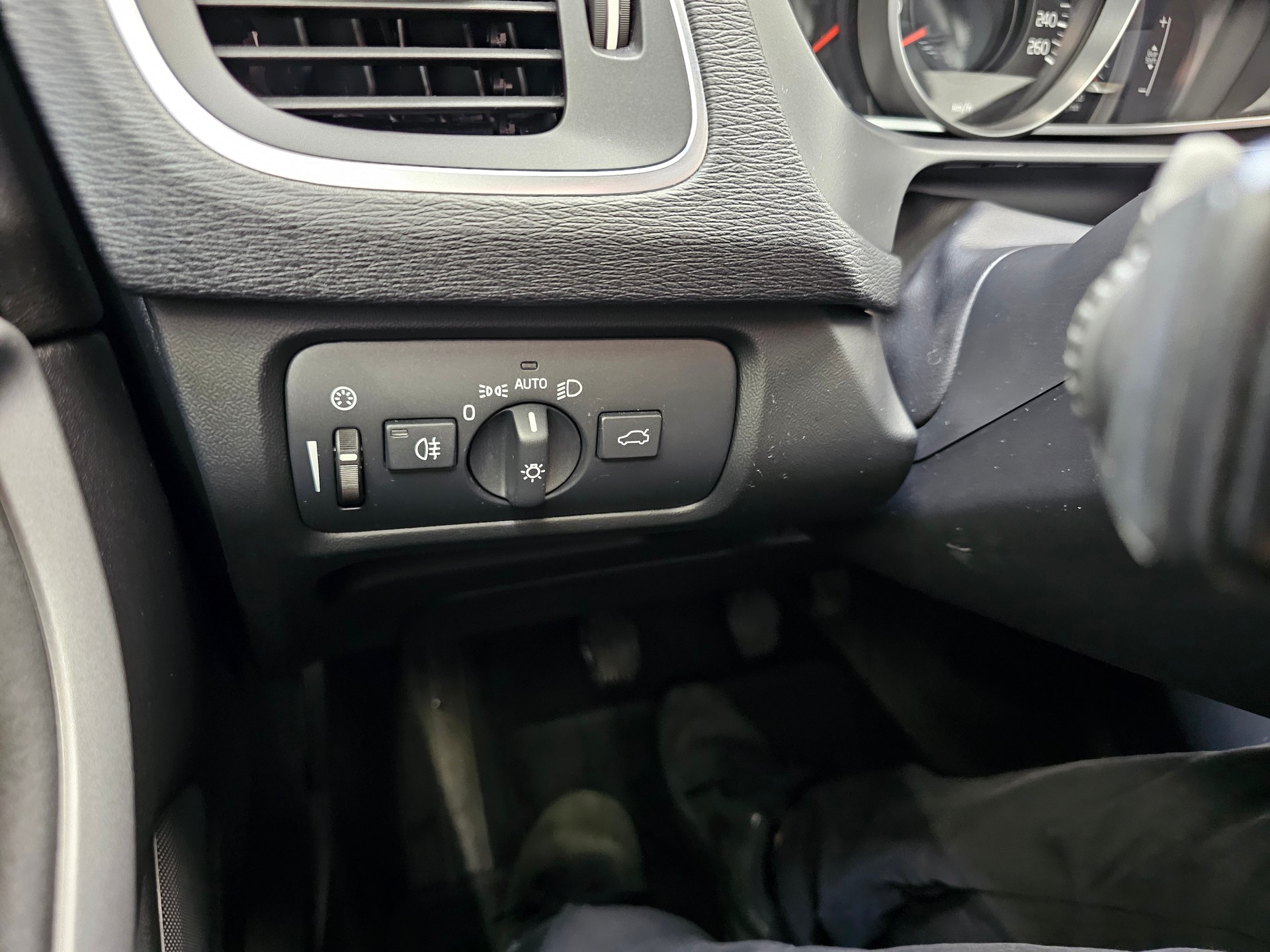 VOLVO V40 D3 Momentum-image-18