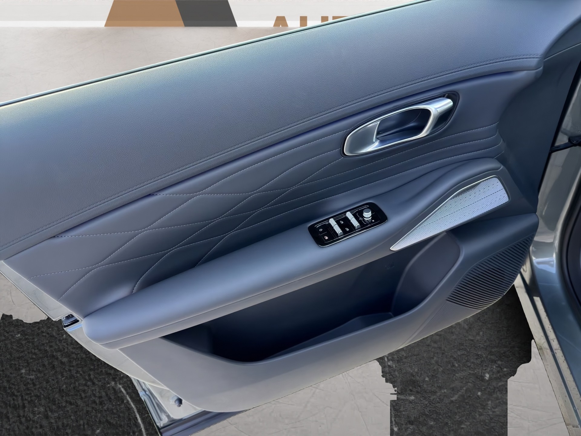 GEELY Starray EM-i Max+ PHEV-image-4