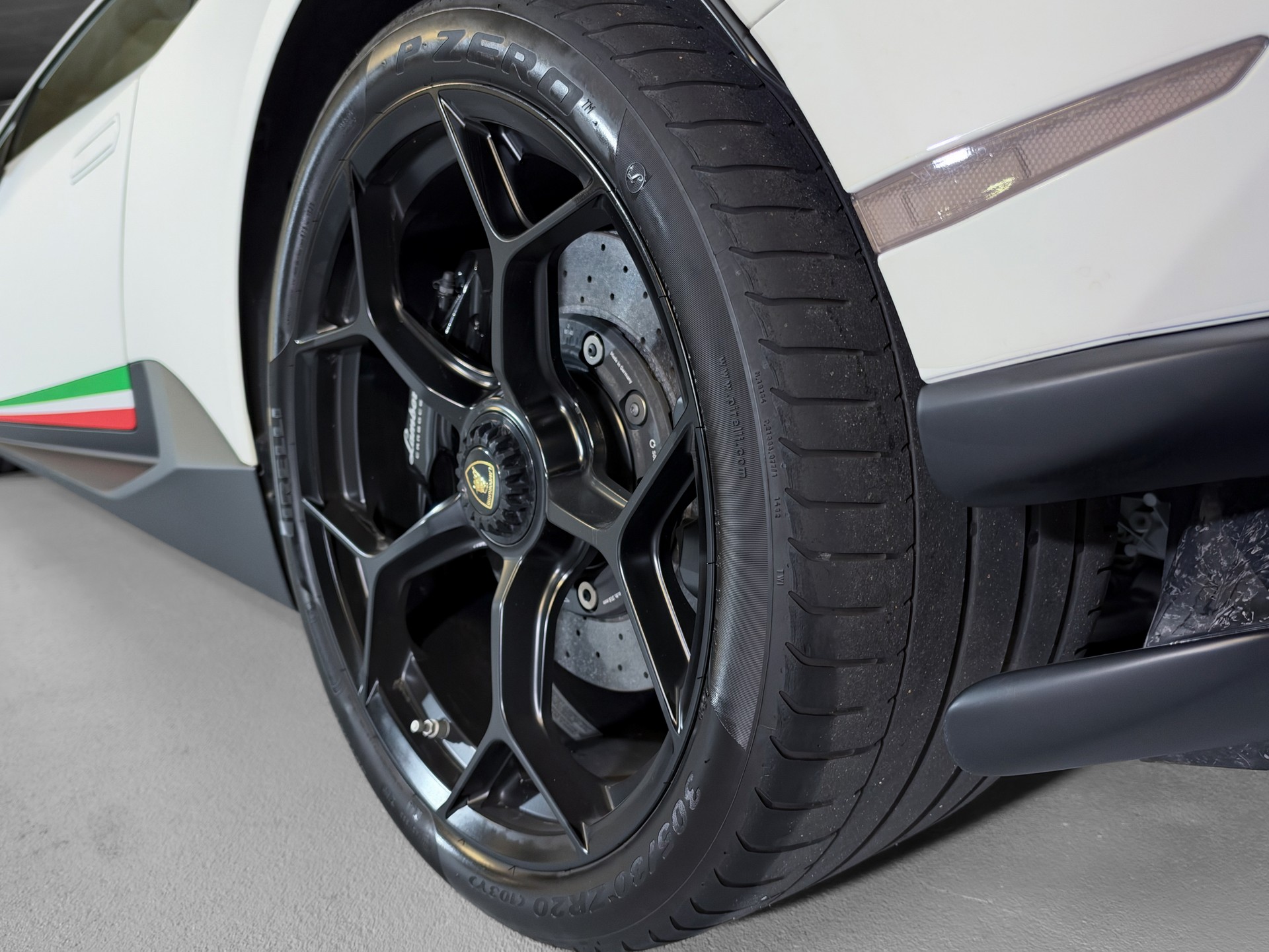 LAMBORGHINI Huracan LP640-4 Coupé Performante DCT-image-8