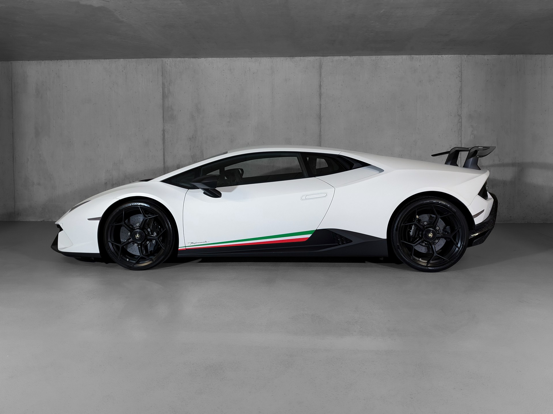 LAMBORGHINI Huracan LP640-4 Coupé Performante DCT-showroom-element-1
