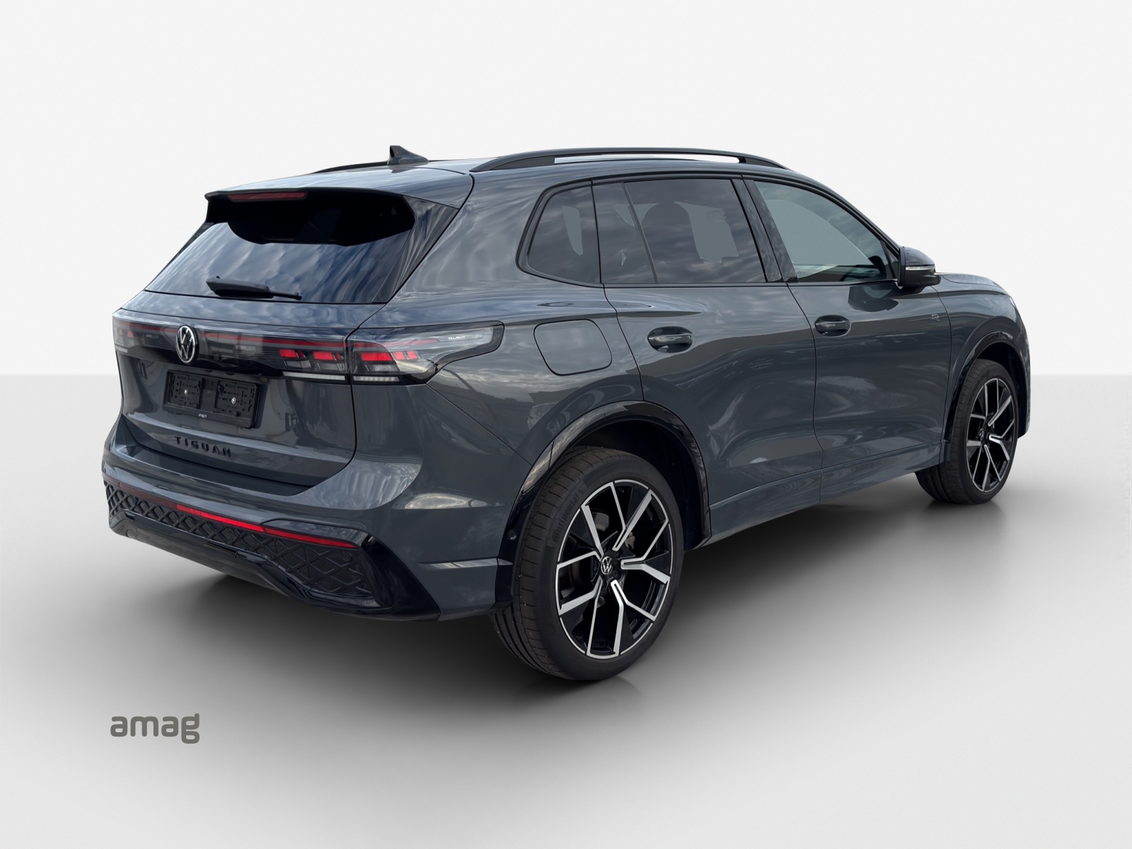 VW Tiguan 2.0 TSI DSG R-Line 4Motion-image-4