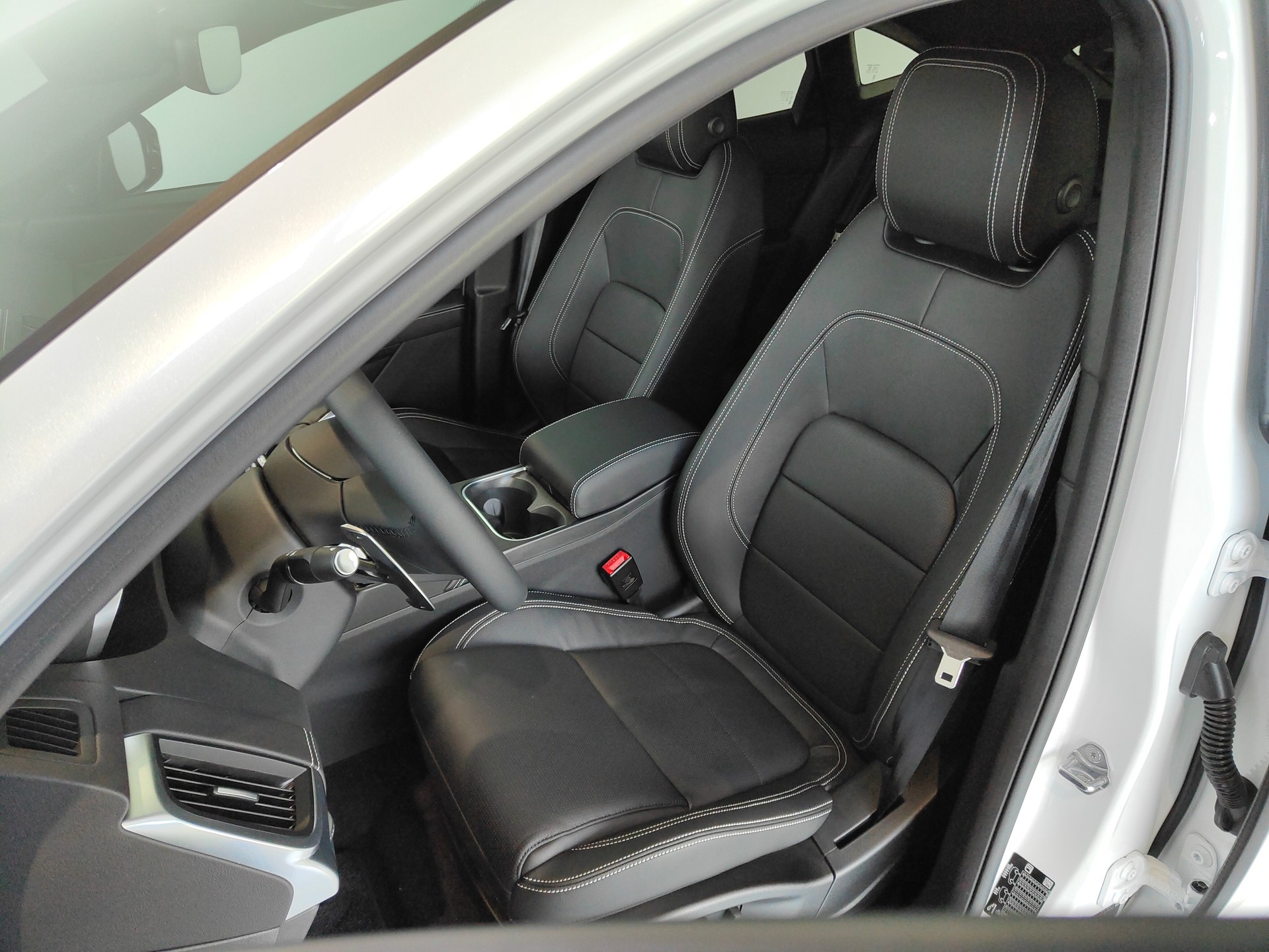 JAGUAR E-Pace 2.0 P250 R-Dynamic AWD SE-image-5