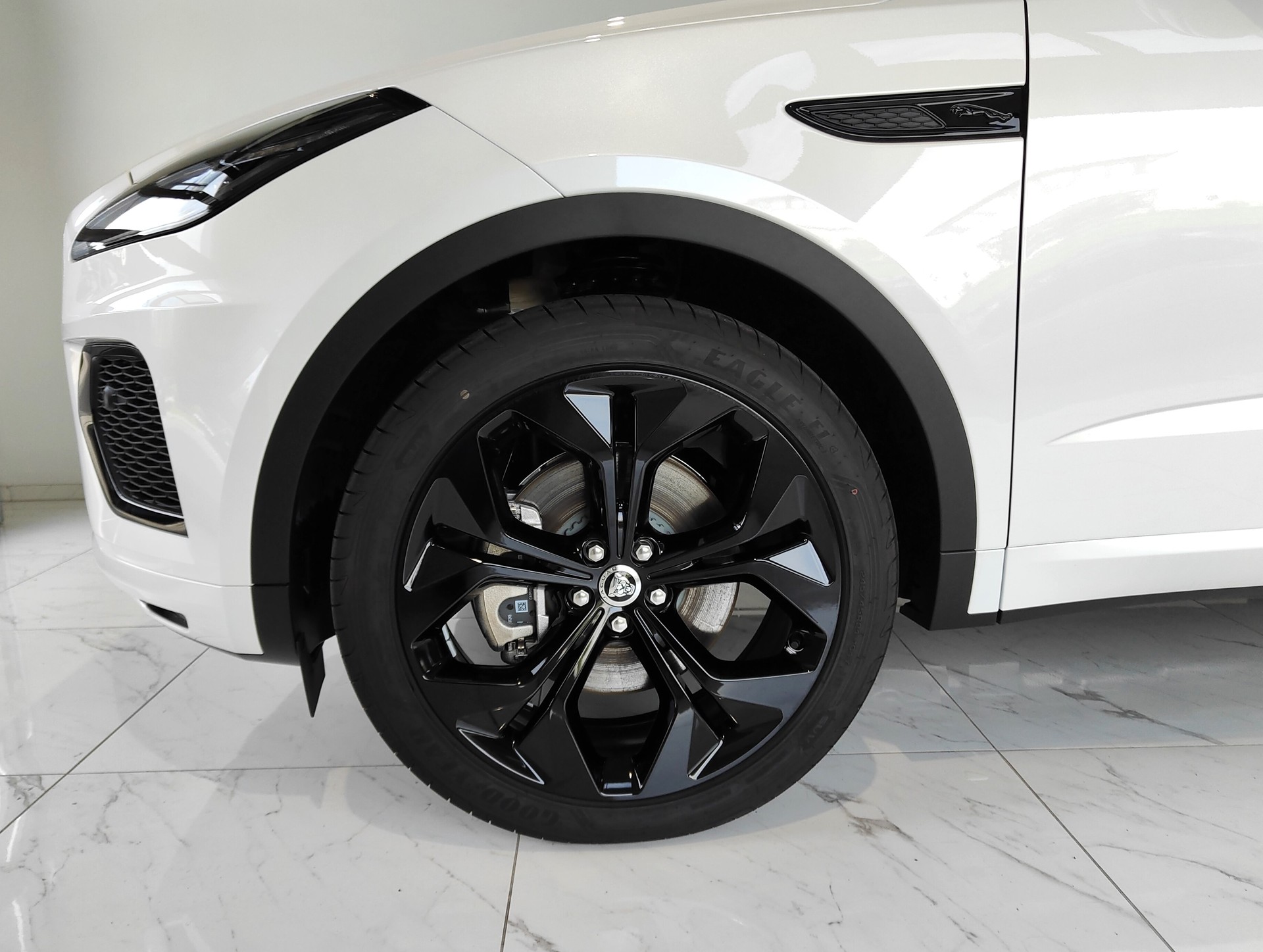 JAGUAR E-Pace 2.0 P250 R-Dynamic AWD SE-image-11