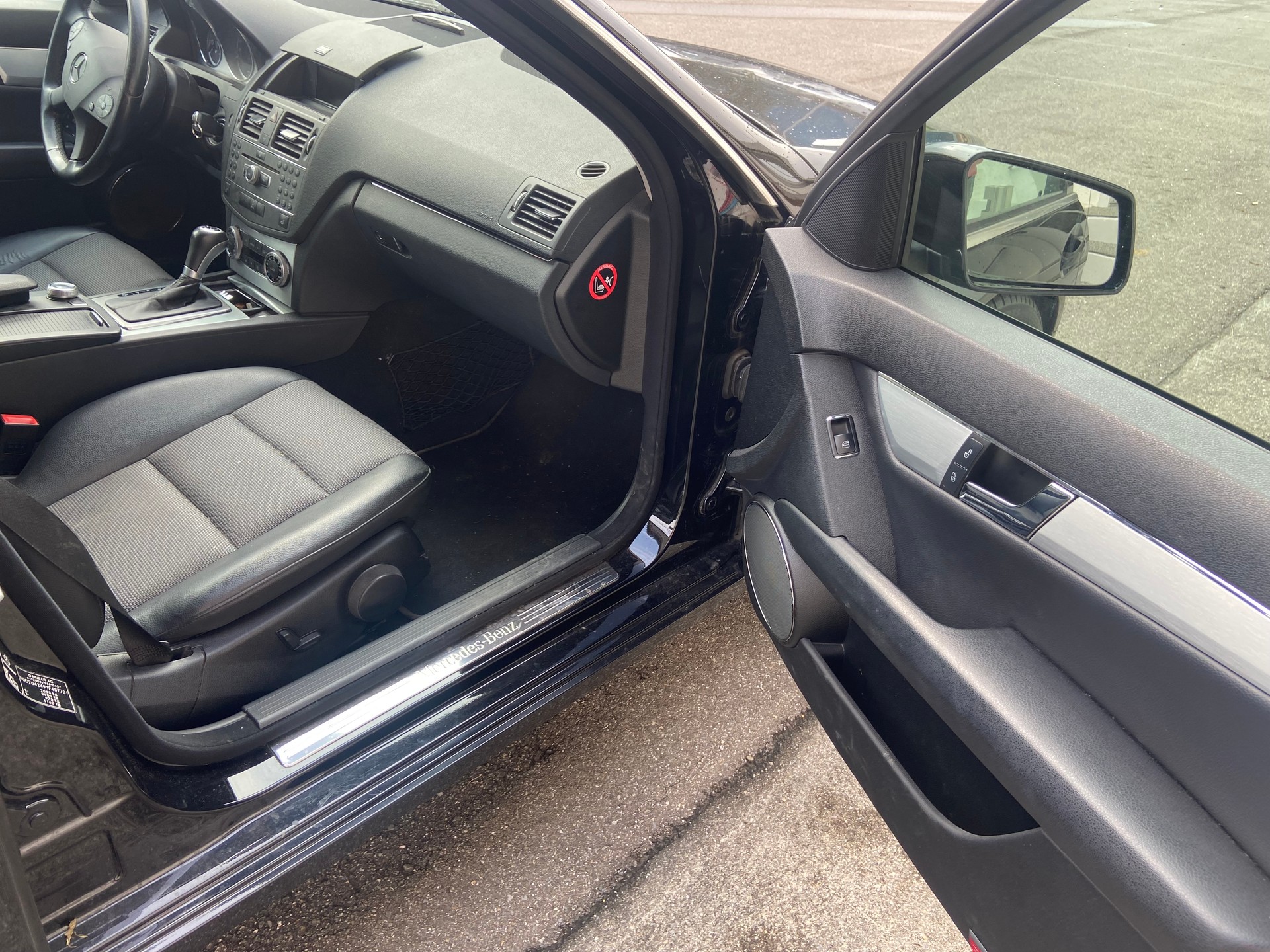 MERCEDES-BENZ C 180 CGI BlueEfficiency Automatic-image-8