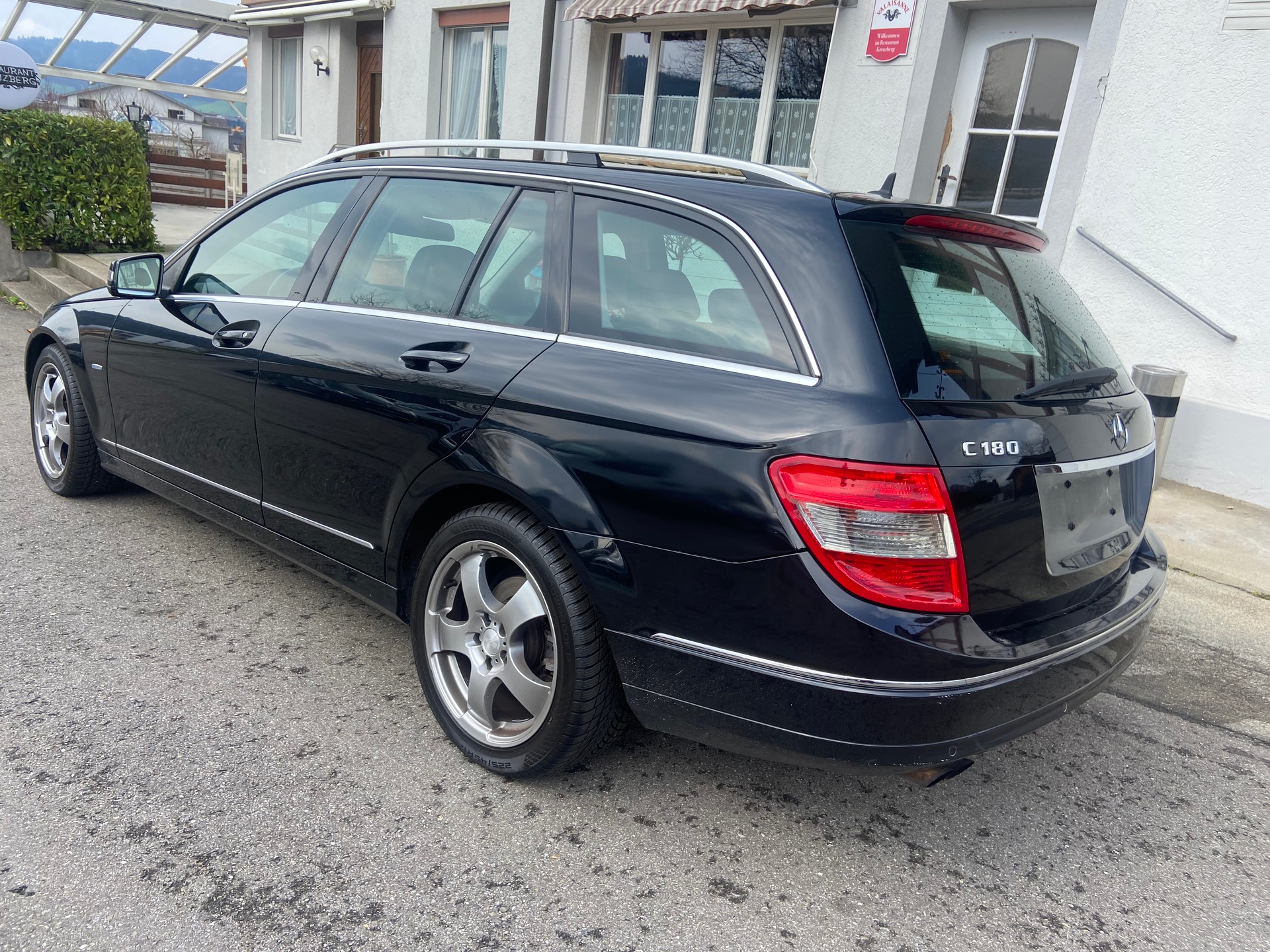 MERCEDES-BENZ C 180 CGI BlueEfficiency Automatic-image-5
