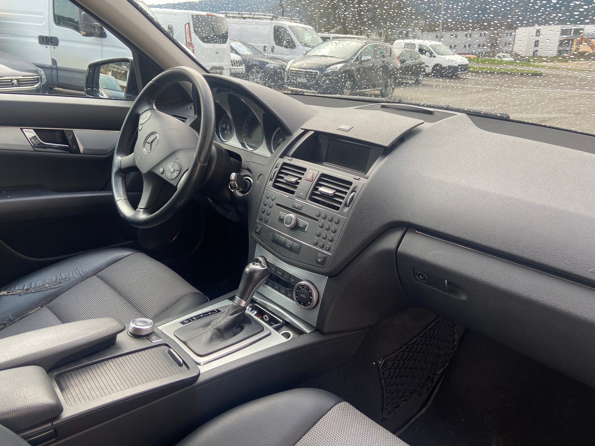 MERCEDES-BENZ C 180 CGI BlueEfficiency Automatic-image-9