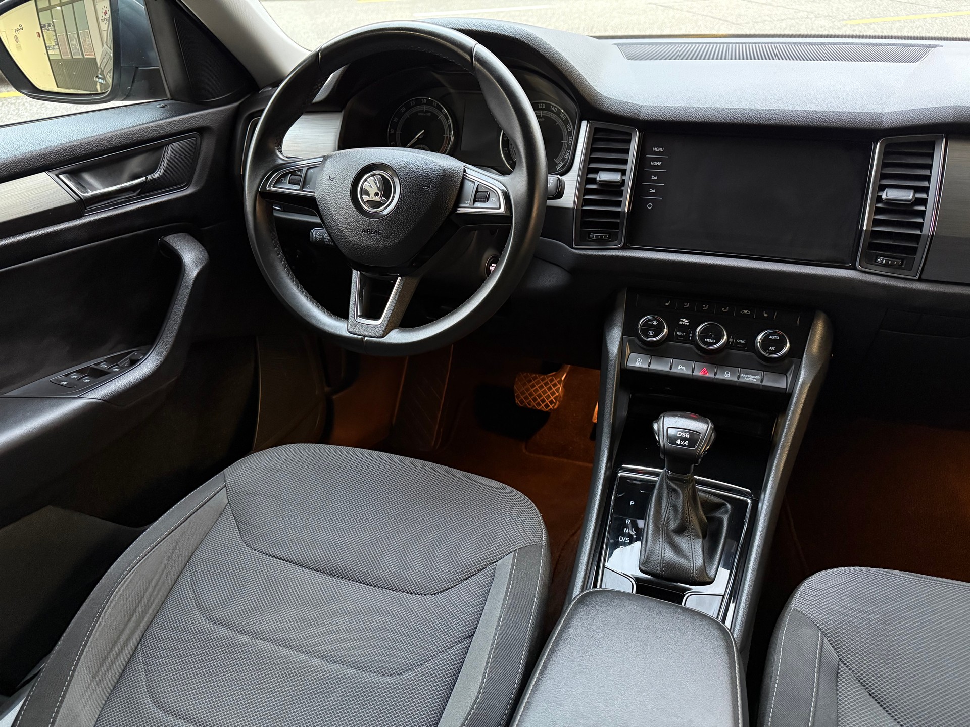 SKODA Kodiaq 2.0 TDI CR Style 4x4 DSG-image-8