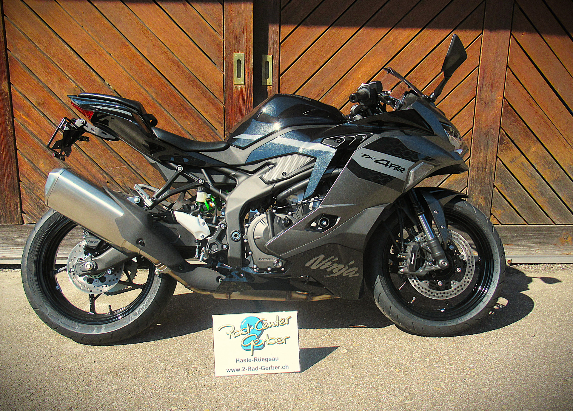 KAWASAKI Ninja ZX-4RR-showroom-element-3