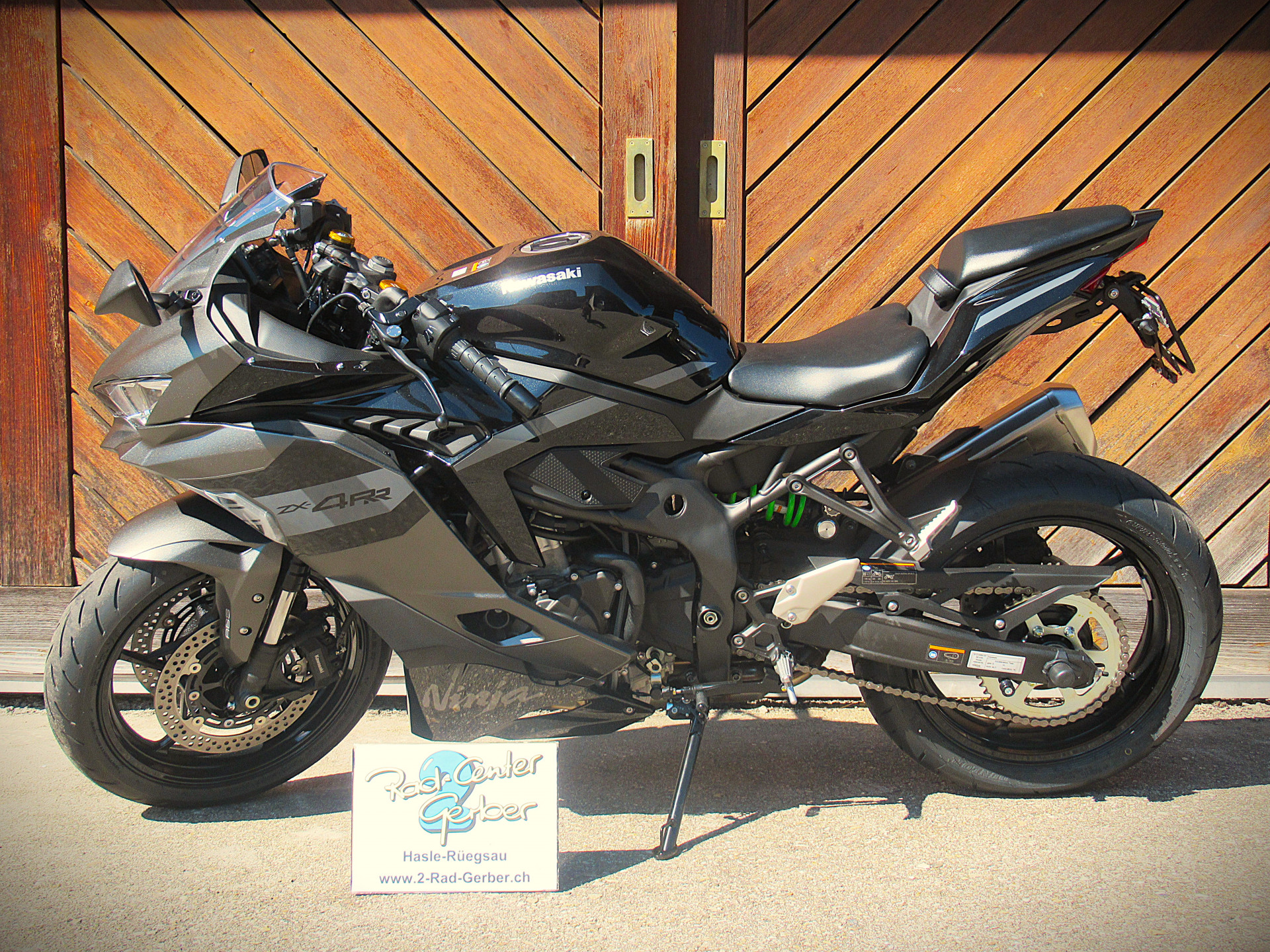 KAWASAKI Ninja ZX-4RR-showroom-element-1