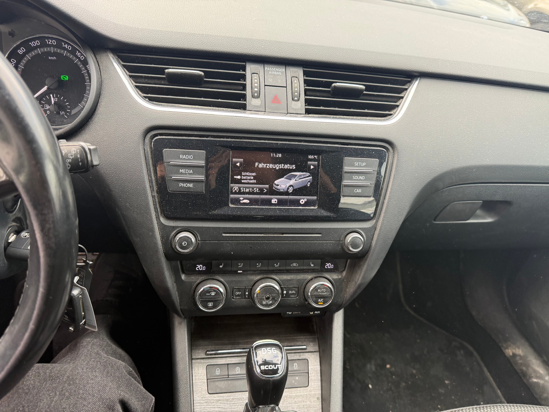 SKODA Octavia Combi 2.0 TDI Scout 4x4 DSG-image-8