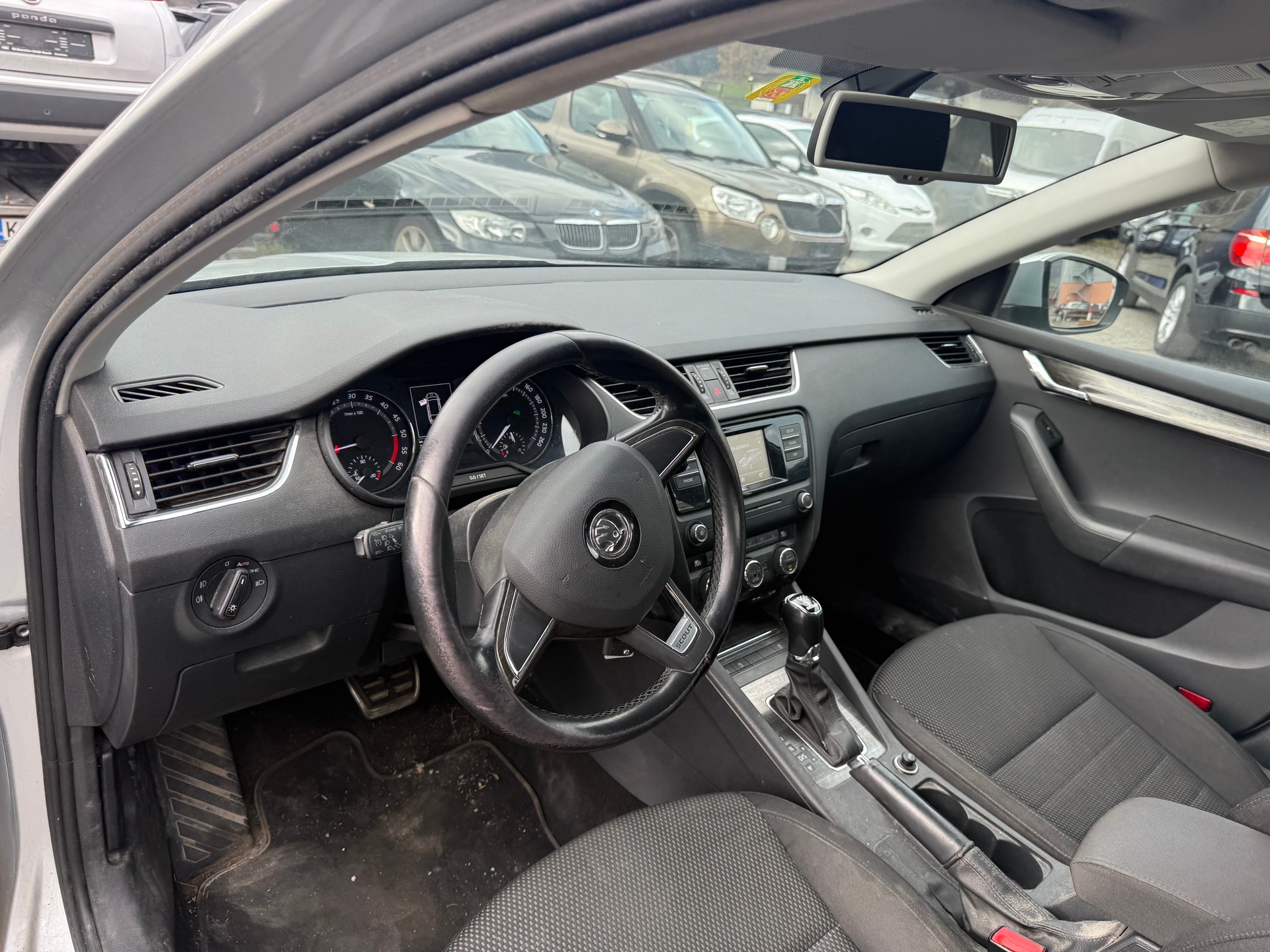 SKODA Octavia Combi 2.0 TDI Scout 4x4 DSG-image-7