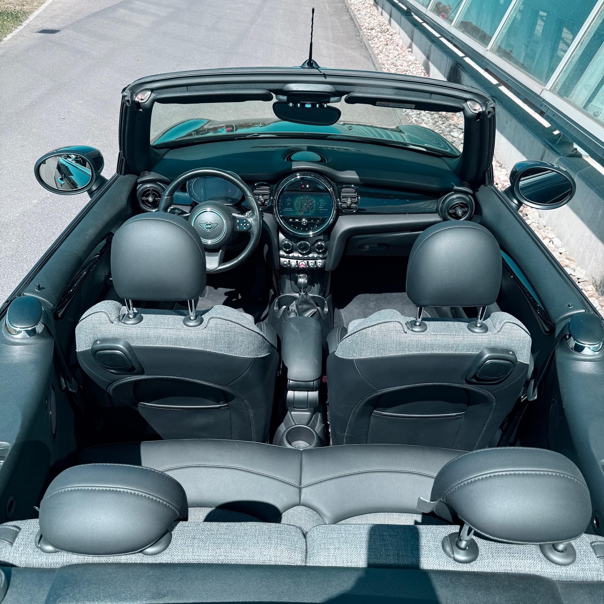 MINI One Cabriolet-image-12
