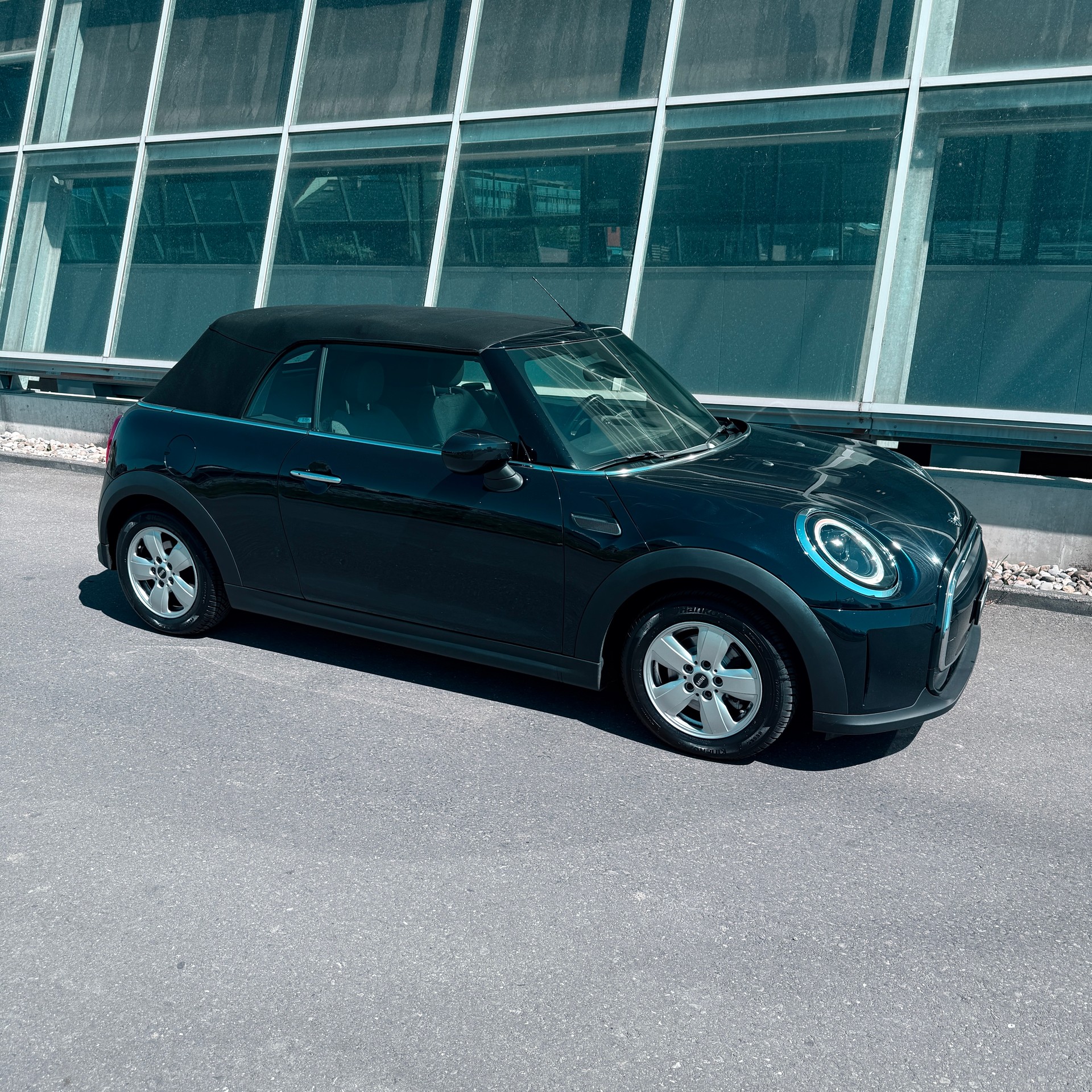 MINI One Cabriolet-image-1