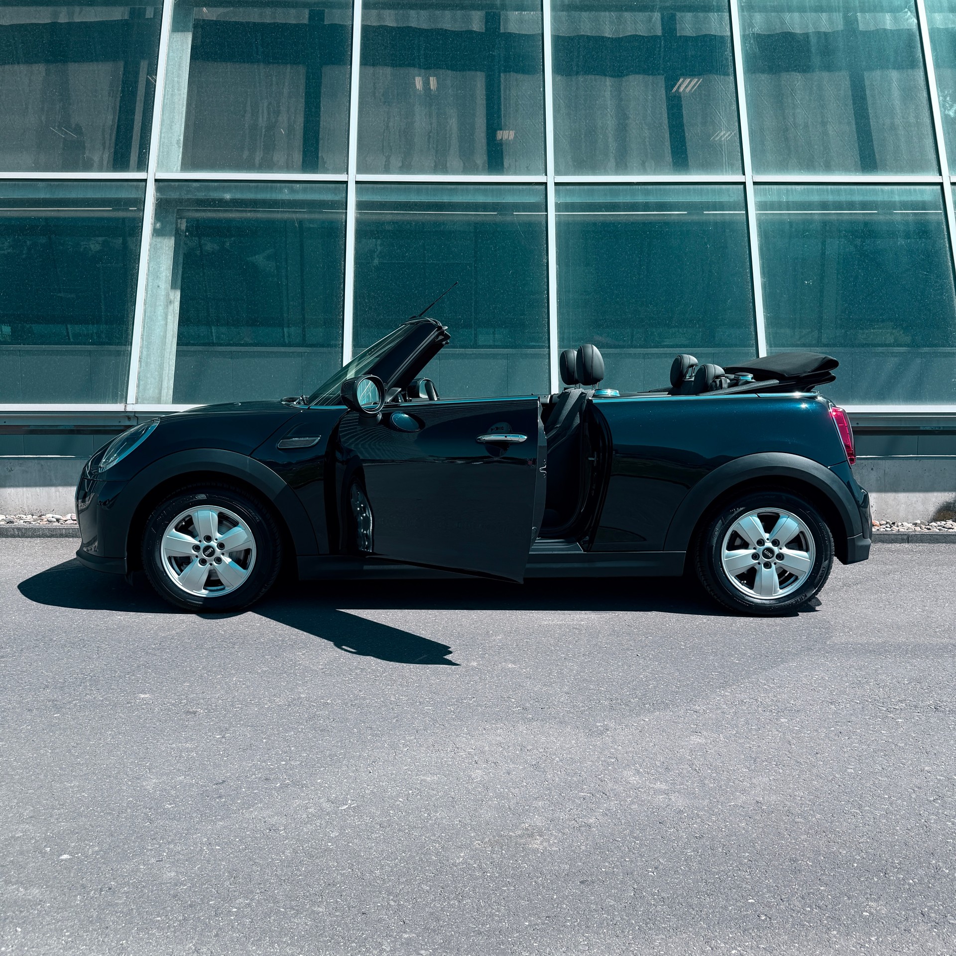 MINI One Cabriolet-image-2