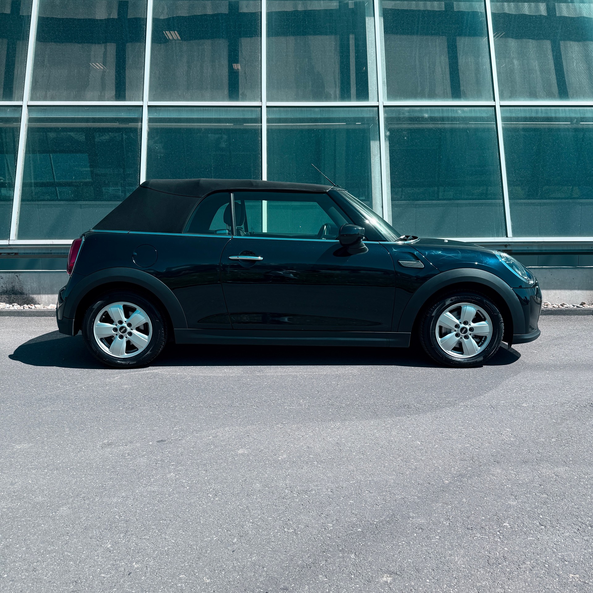 MINI One Cabriolet-image-3
