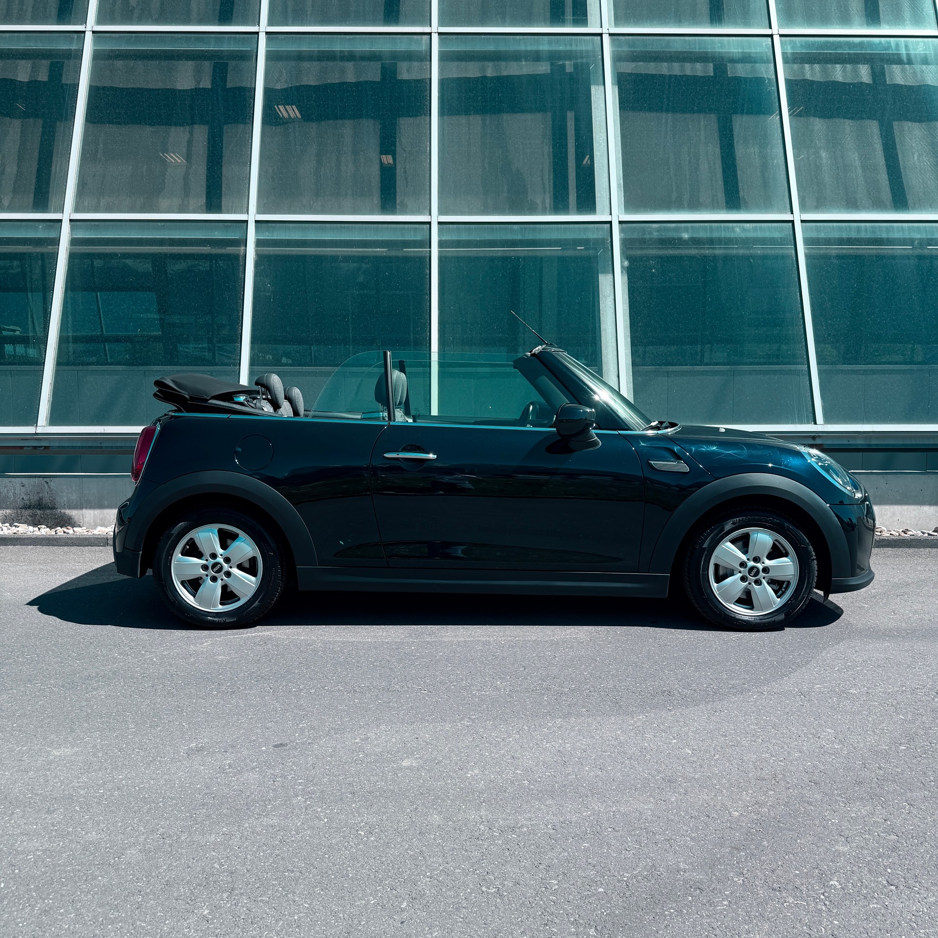 MINI One Cabriolet-image-7