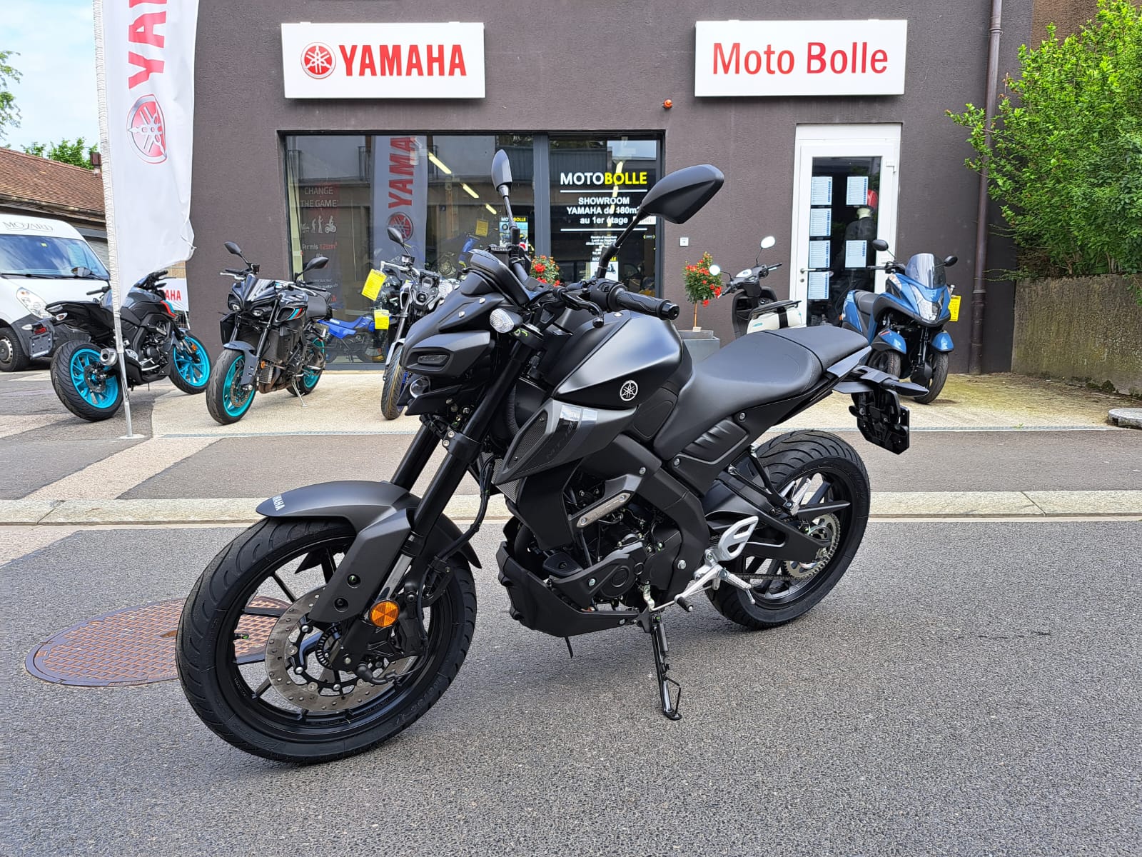 YAMAHA MT-125 ABS-showroom-element-2