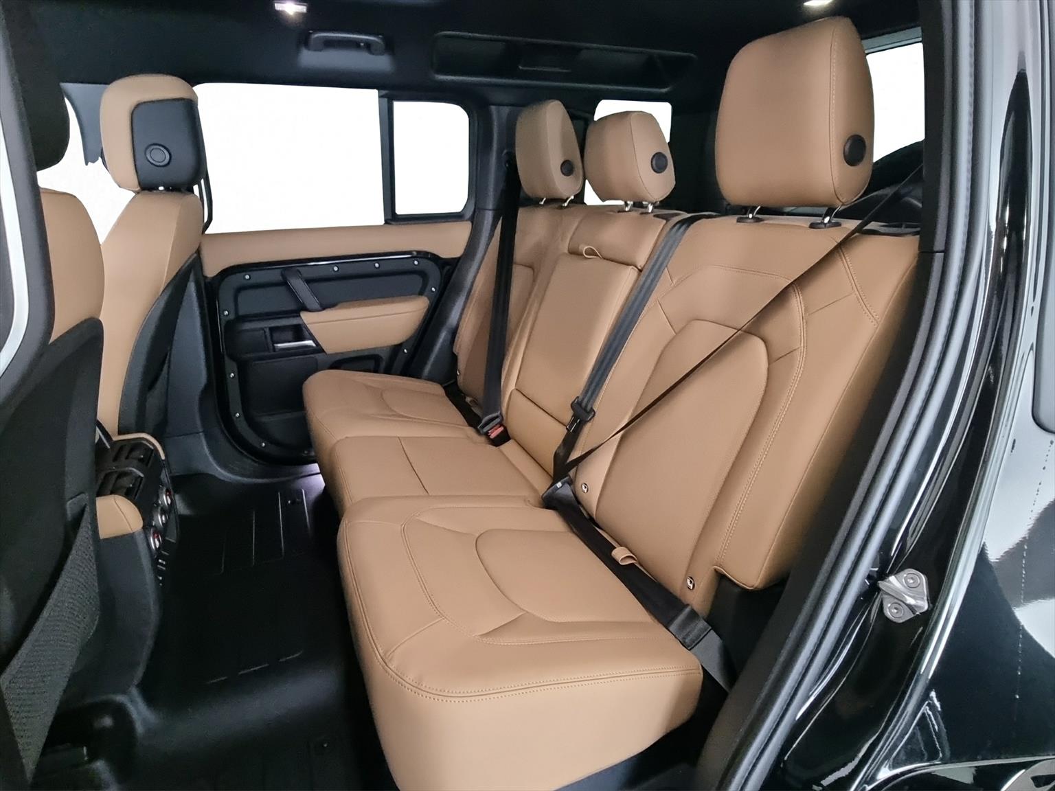 LAND ROVER Defender 110 X-Dynamic SE AWD-image-6