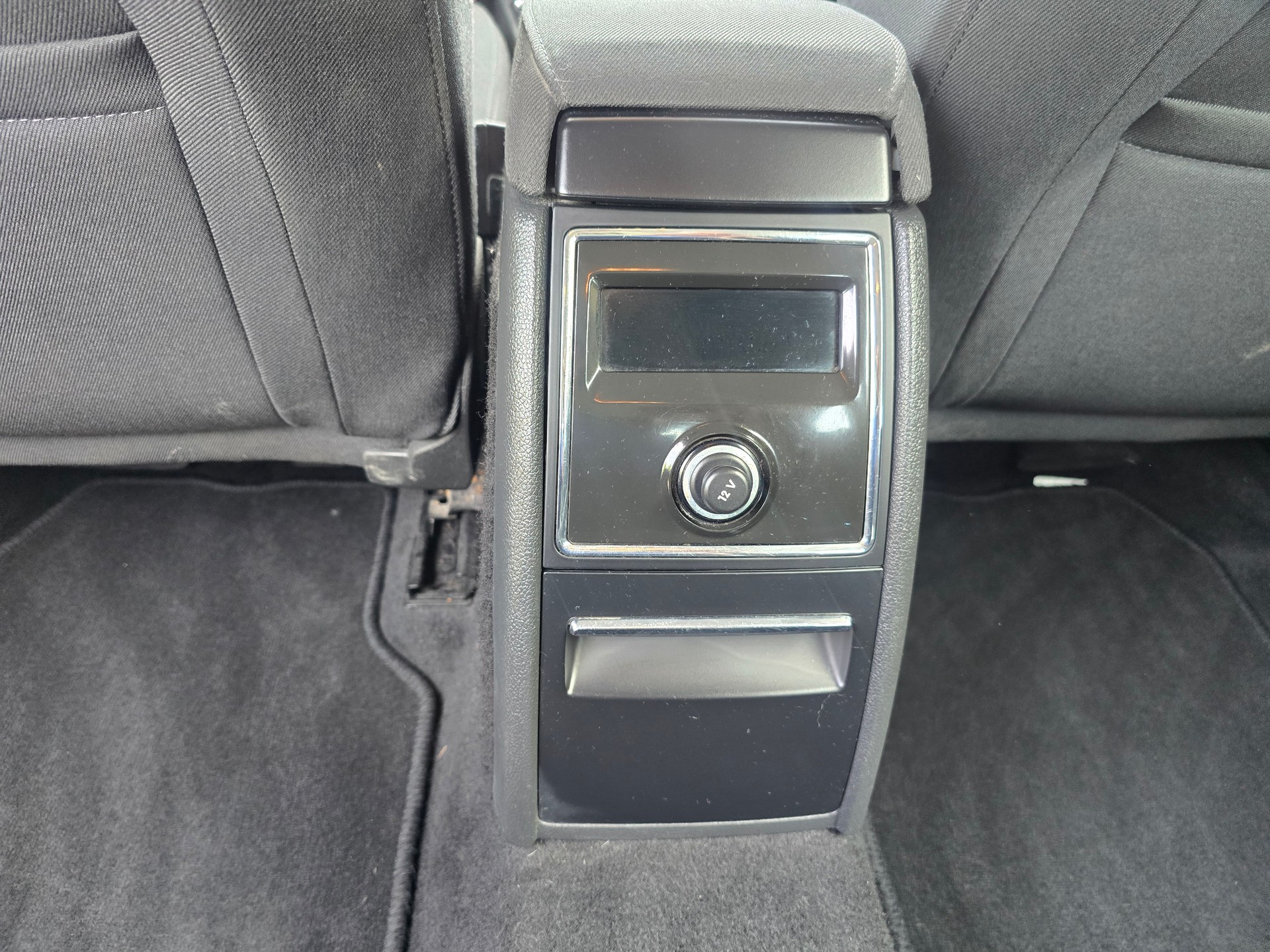 SKODA Superb Combi 1.8 TSI Elegance DSG-image-15