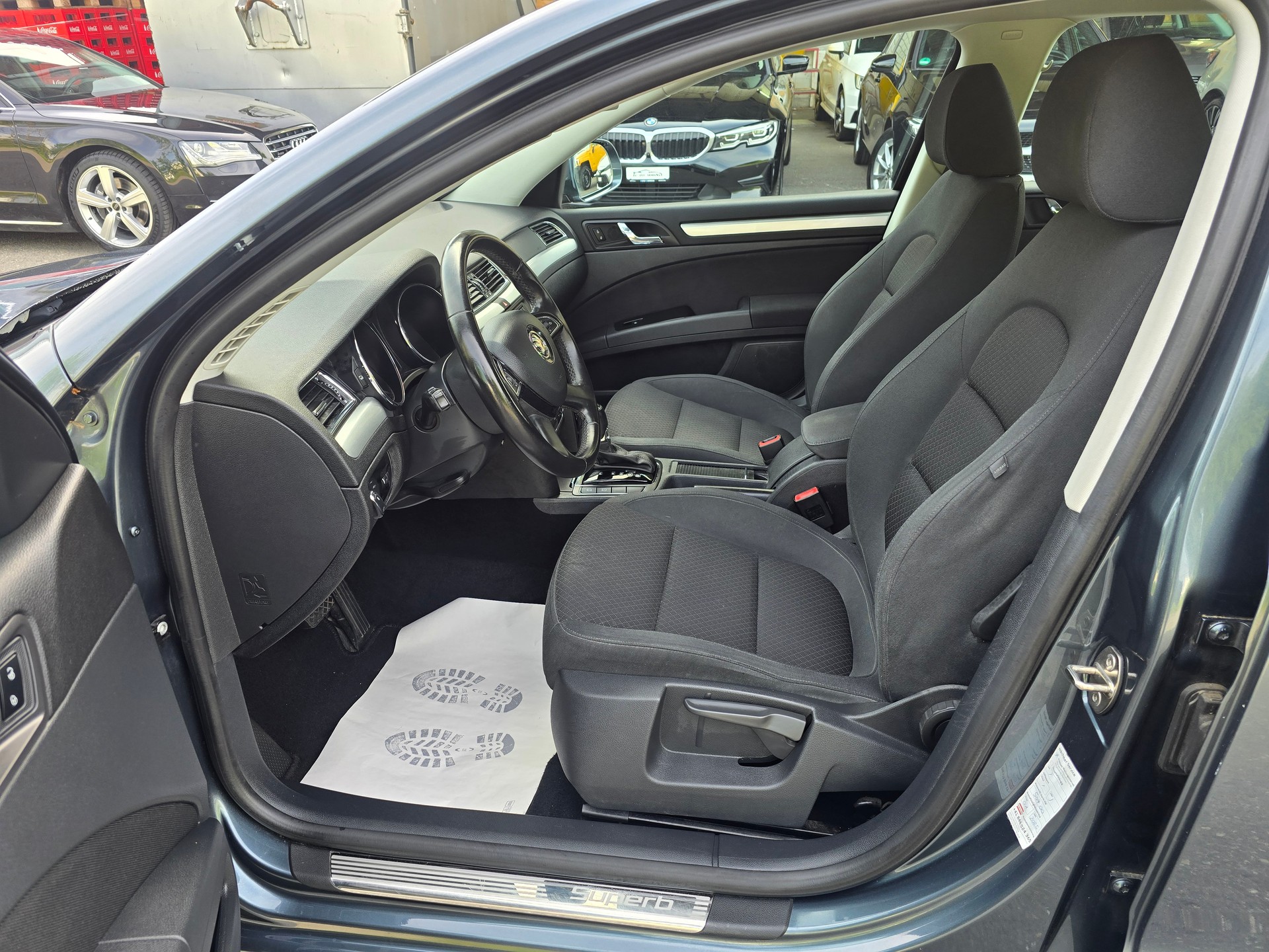 SKODA Superb Combi 1.8 TSI Elegance DSG-image-11