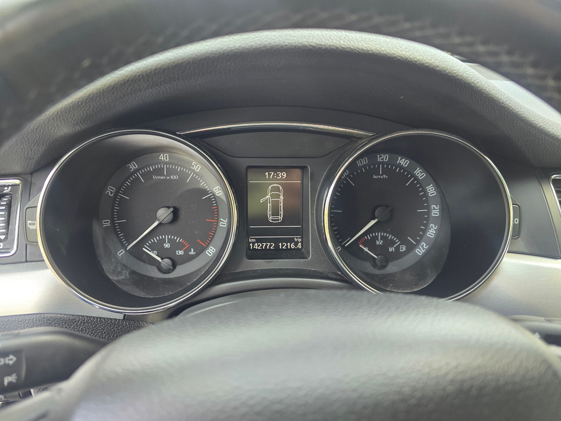 SKODA Superb Combi 1.8 TSI Elegance DSG-image-19
