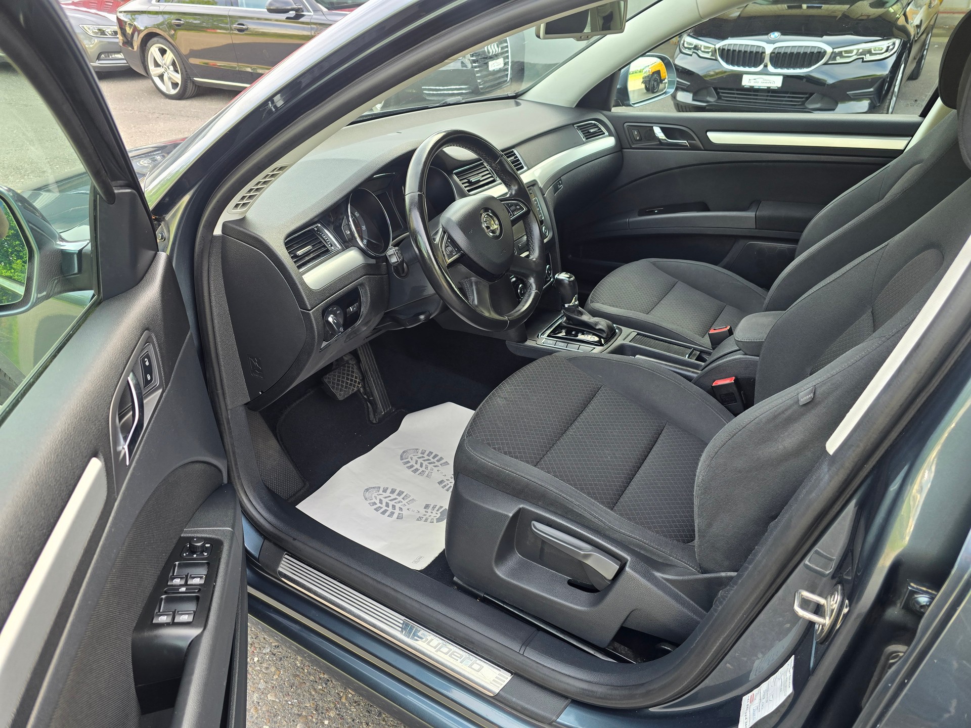SKODA Superb Combi 1.8 TSI Elegance DSG-image-12